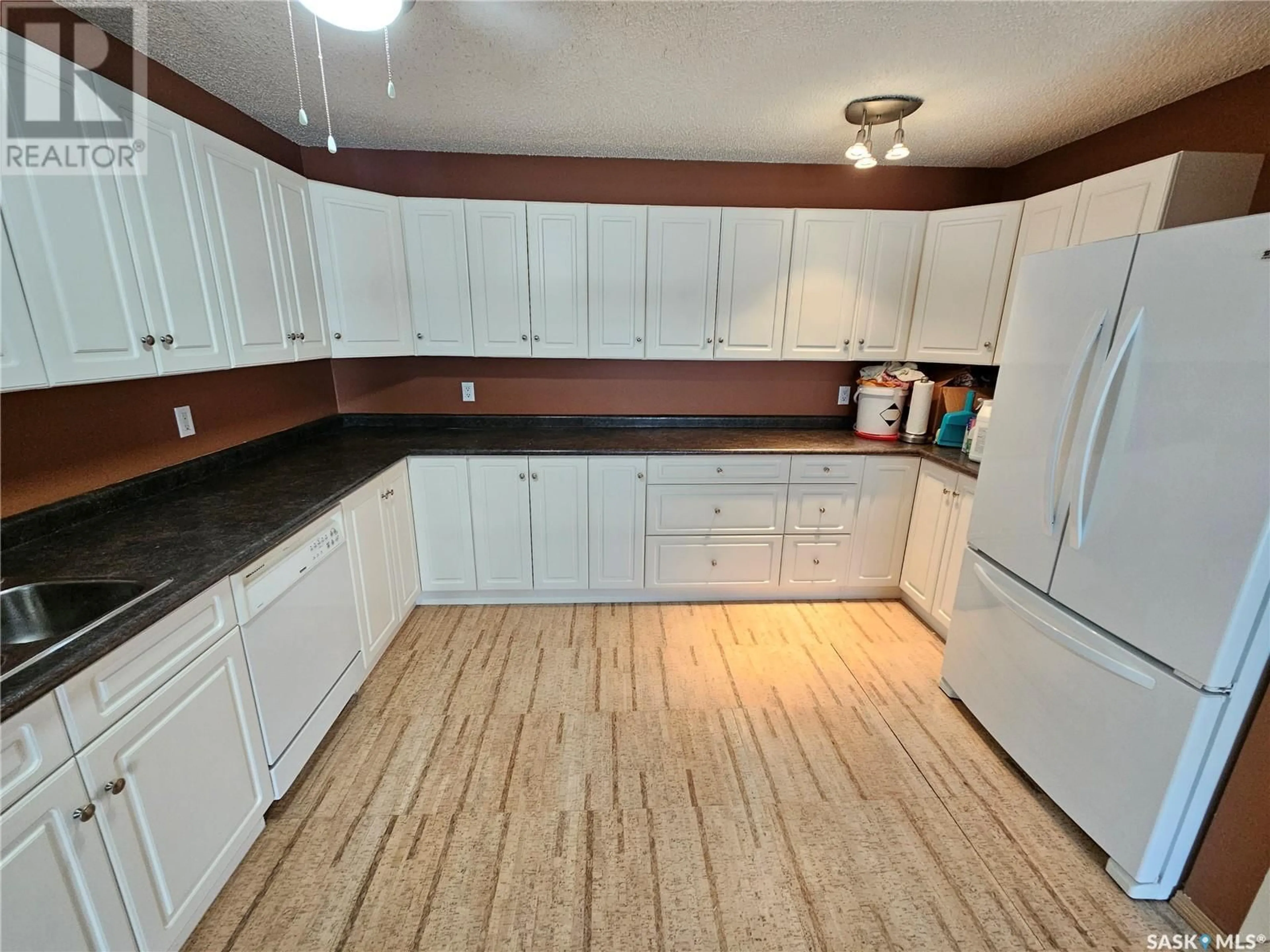 Standard kitchen, unknown for 204 WOOD LILY DRIVE, Moose Jaw Saskatchewan S6J1H1