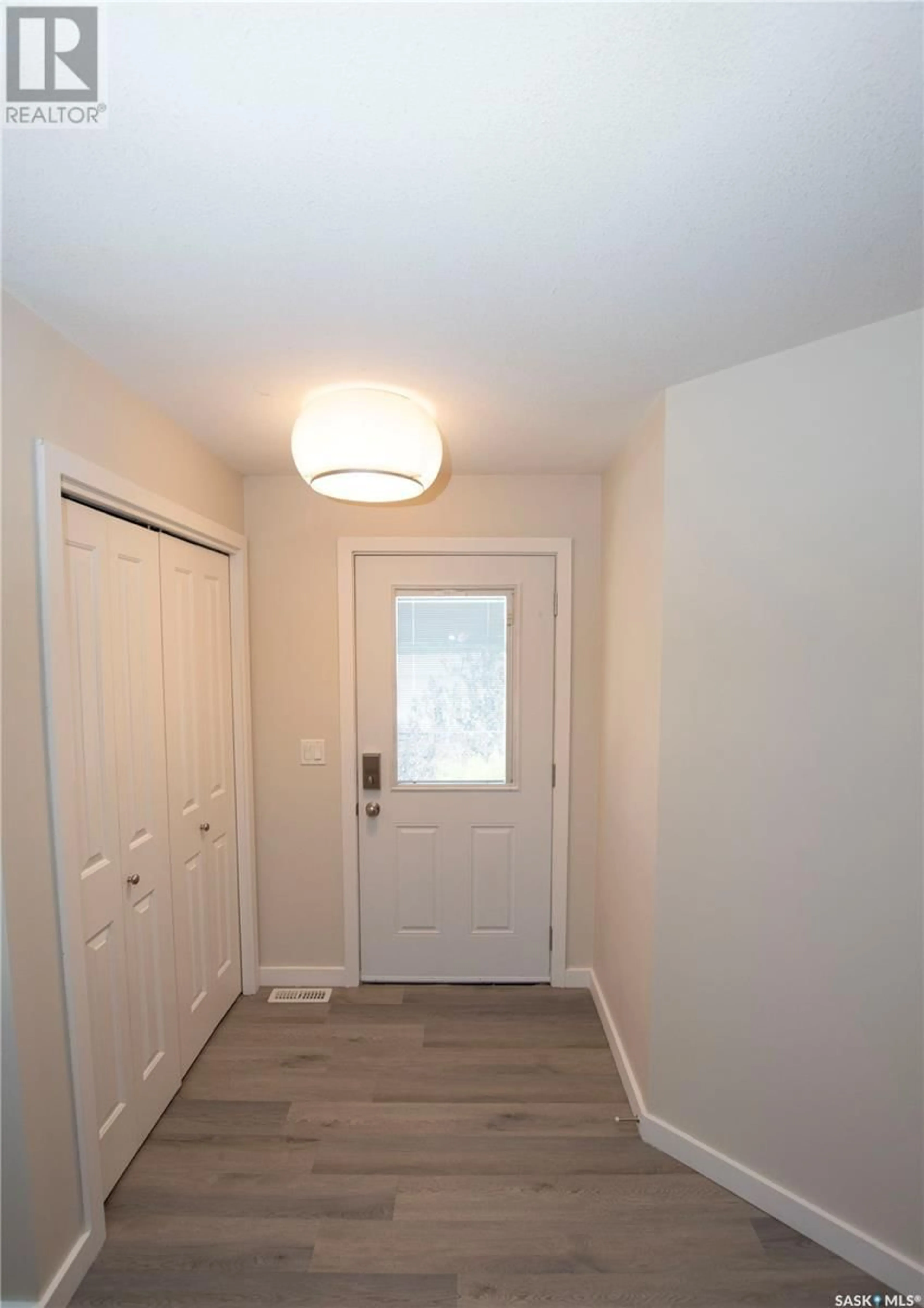 Indoor entryway for 1015 - 1201 PATRICK CRESCENT, Saskatoon Saskatchewan S7W0M1