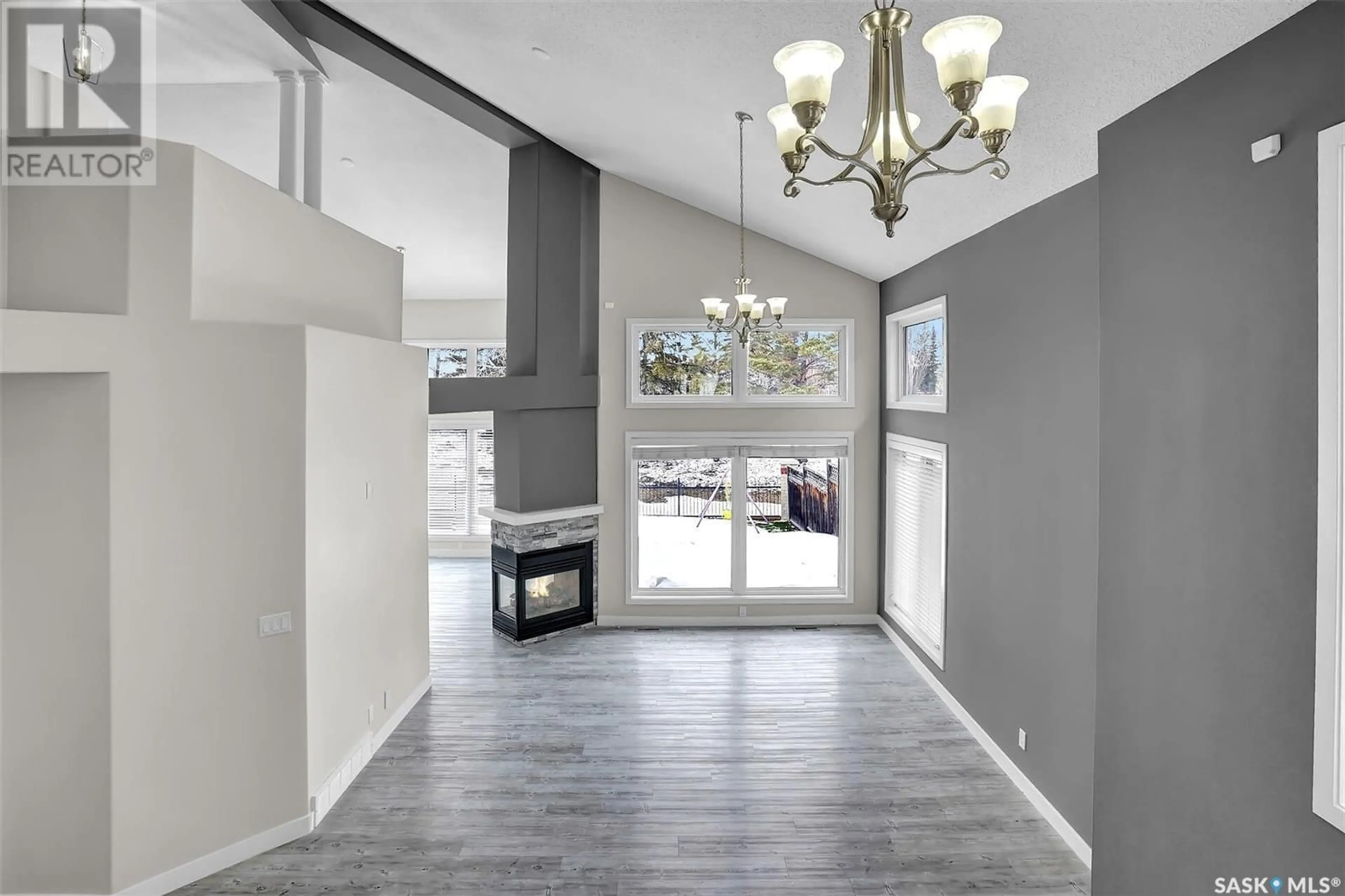 Indoor entryway for 5006 WASCANA VISTA COURT, Regina Saskatchewan S4V2S2