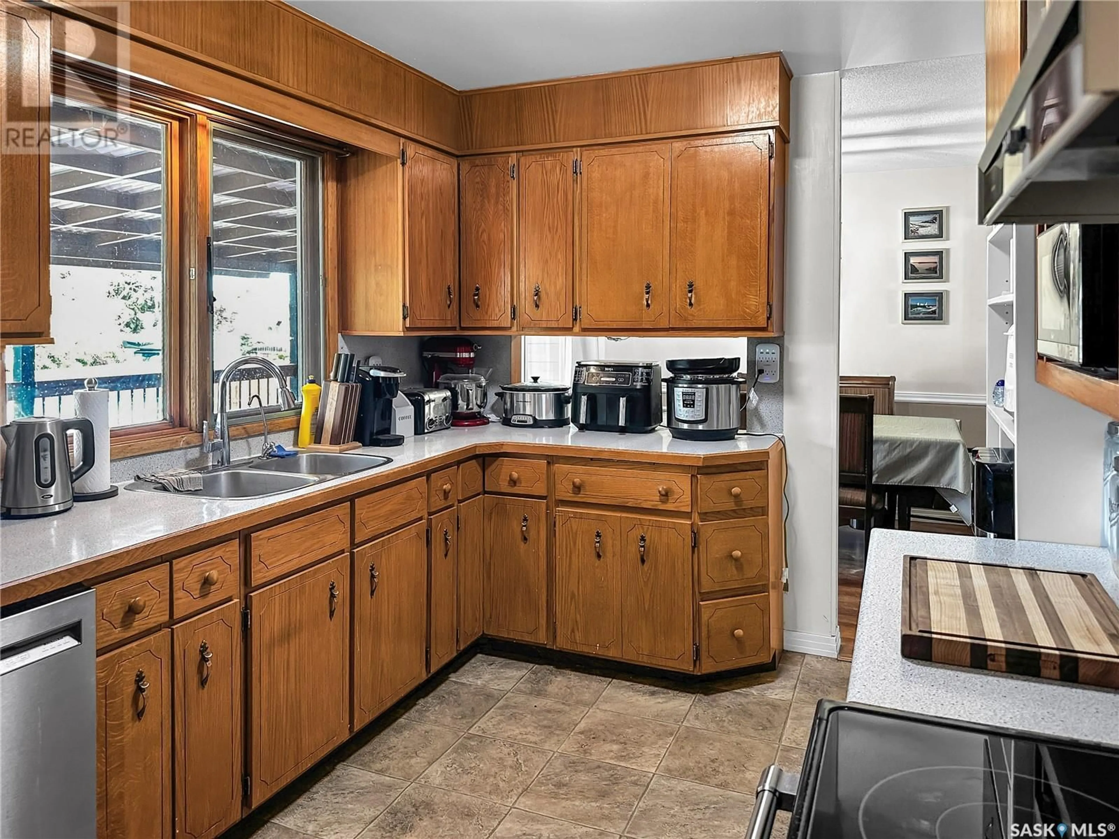 Standard kitchen, unknown for 2081 102ND STREET, North Battleford Saskatchewan S9A1H8