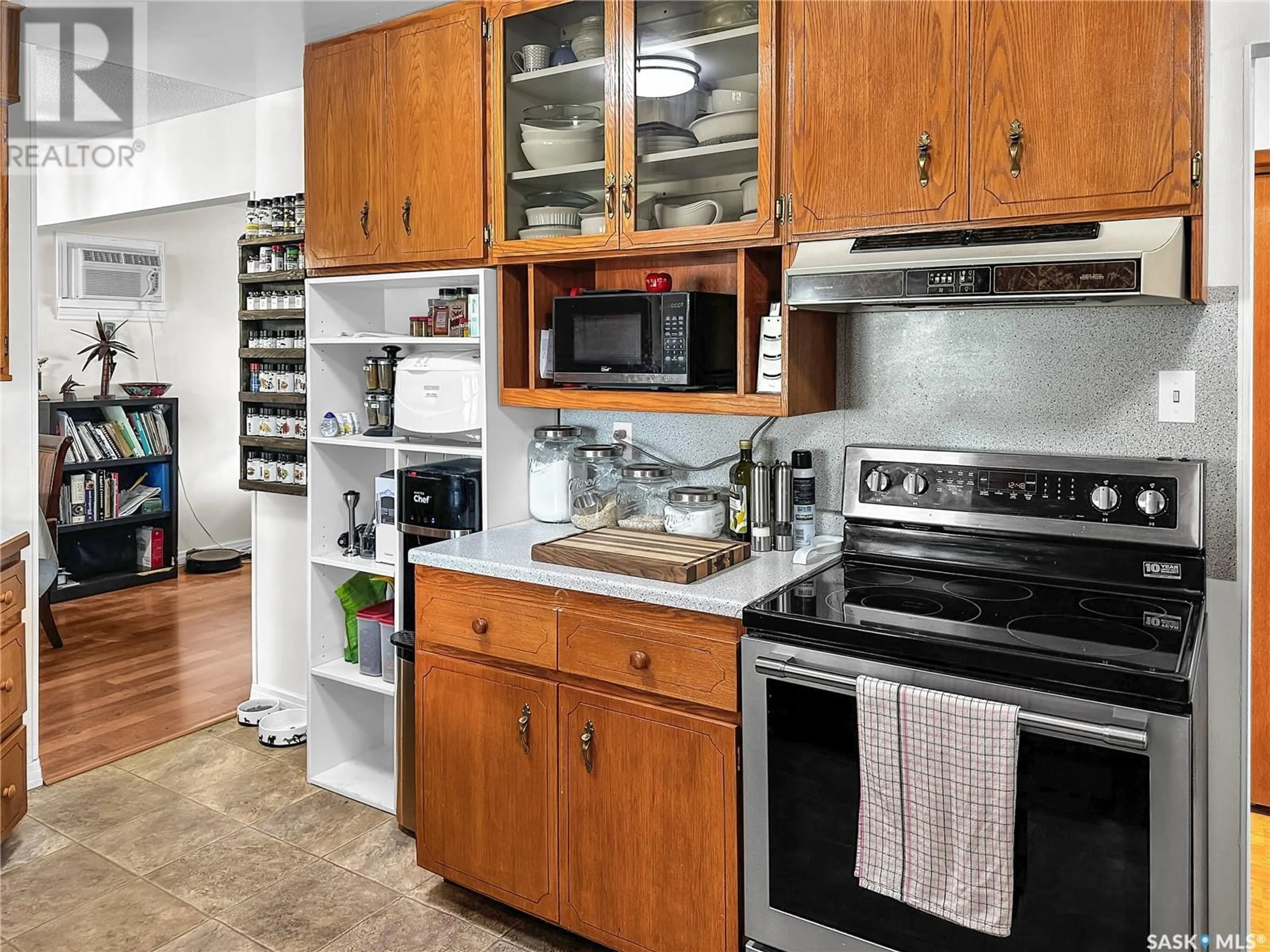 Standard kitchen, unknown for 2081 102ND STREET, North Battleford Saskatchewan S9A1H8