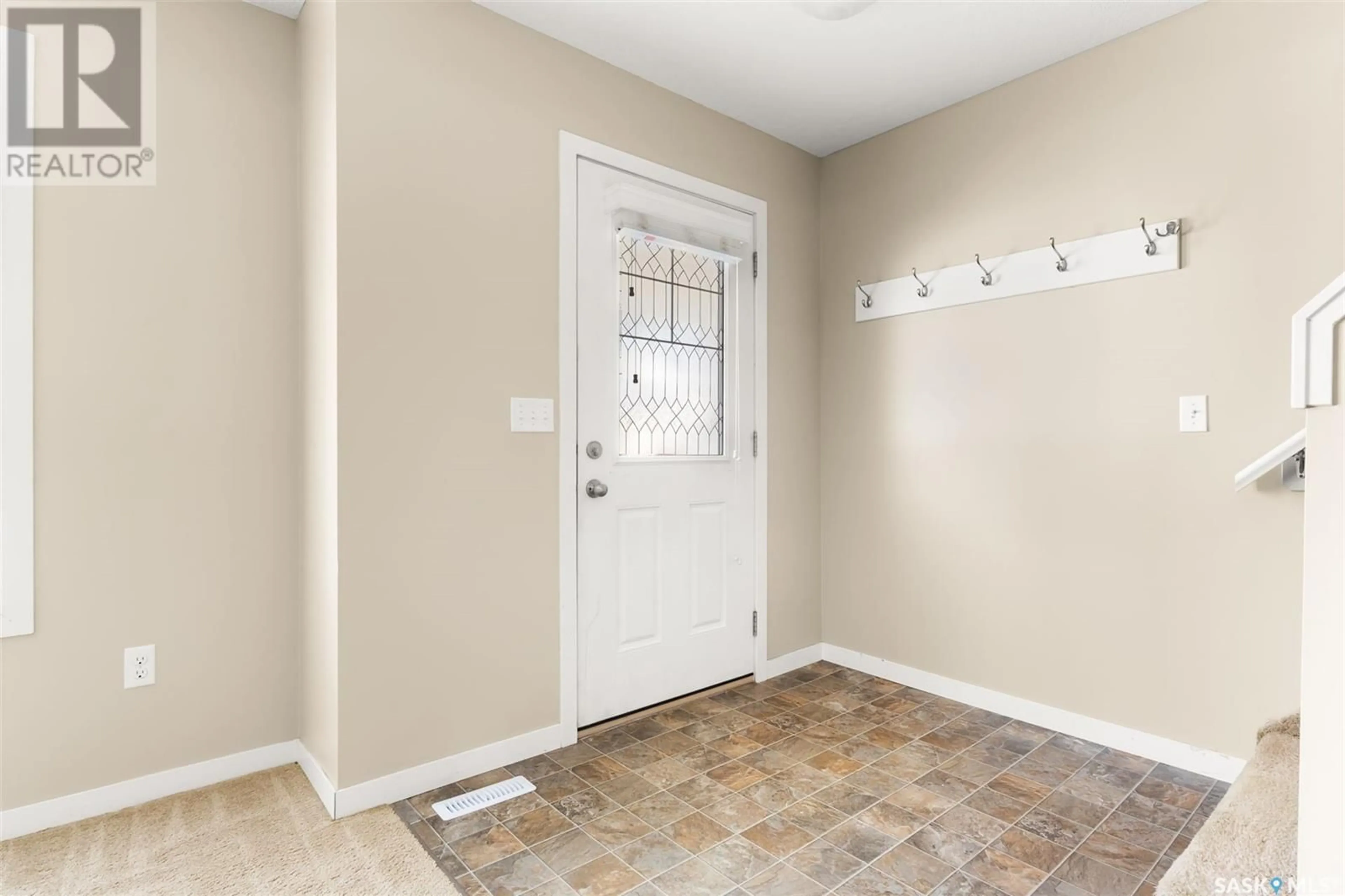 Indoor entryway for 31 5282 AERODROME ROAD, Regina Saskatchewan S4W0H7