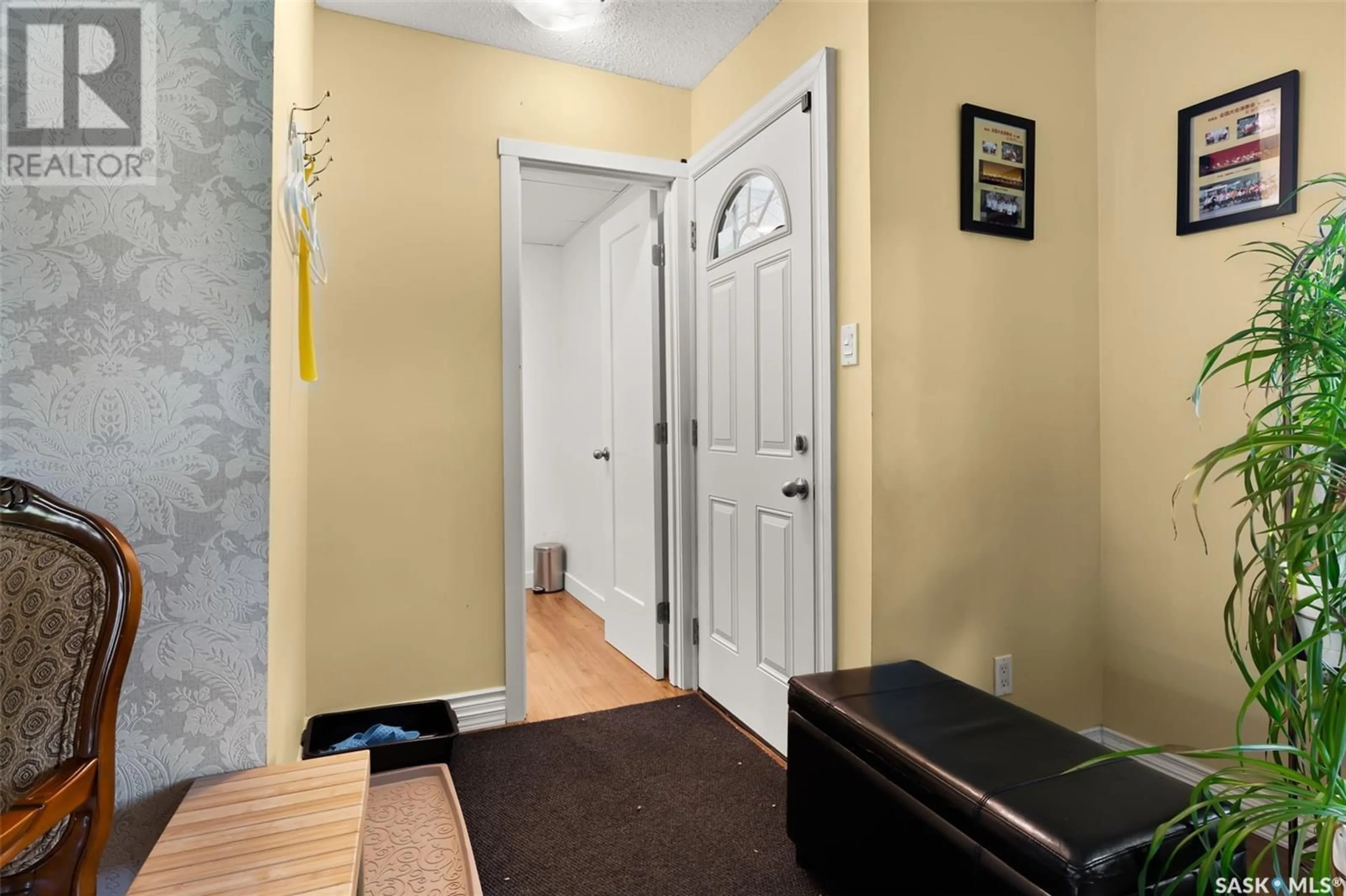 Indoor entryway for 51 FOX GLOVE CRESCENT, Regina Saskatchewan S4S4K8