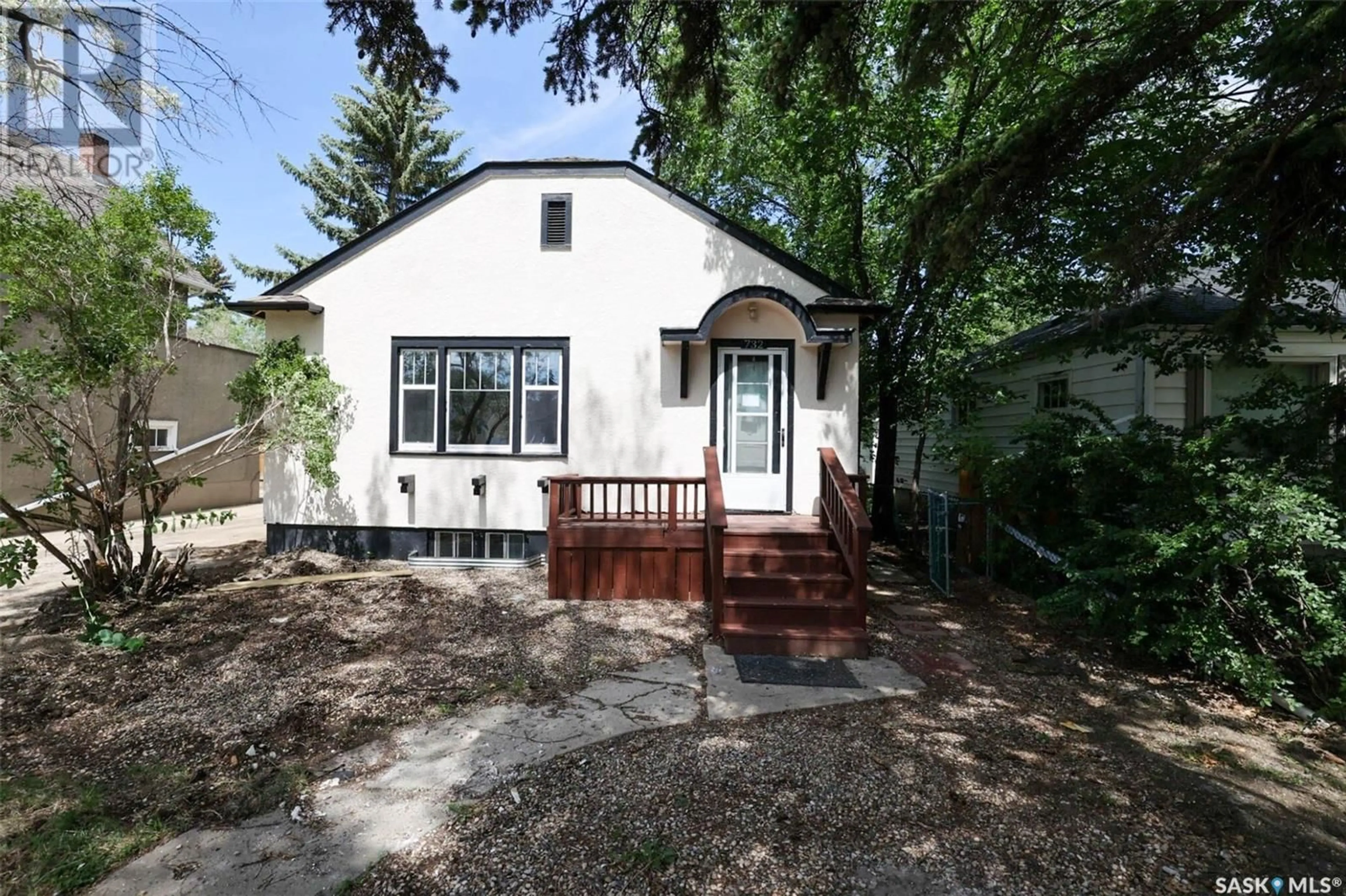 Home with vinyl exterior material, street for 732 BROADWAY AVENUE, Regina Saskatchewan S4N1C3