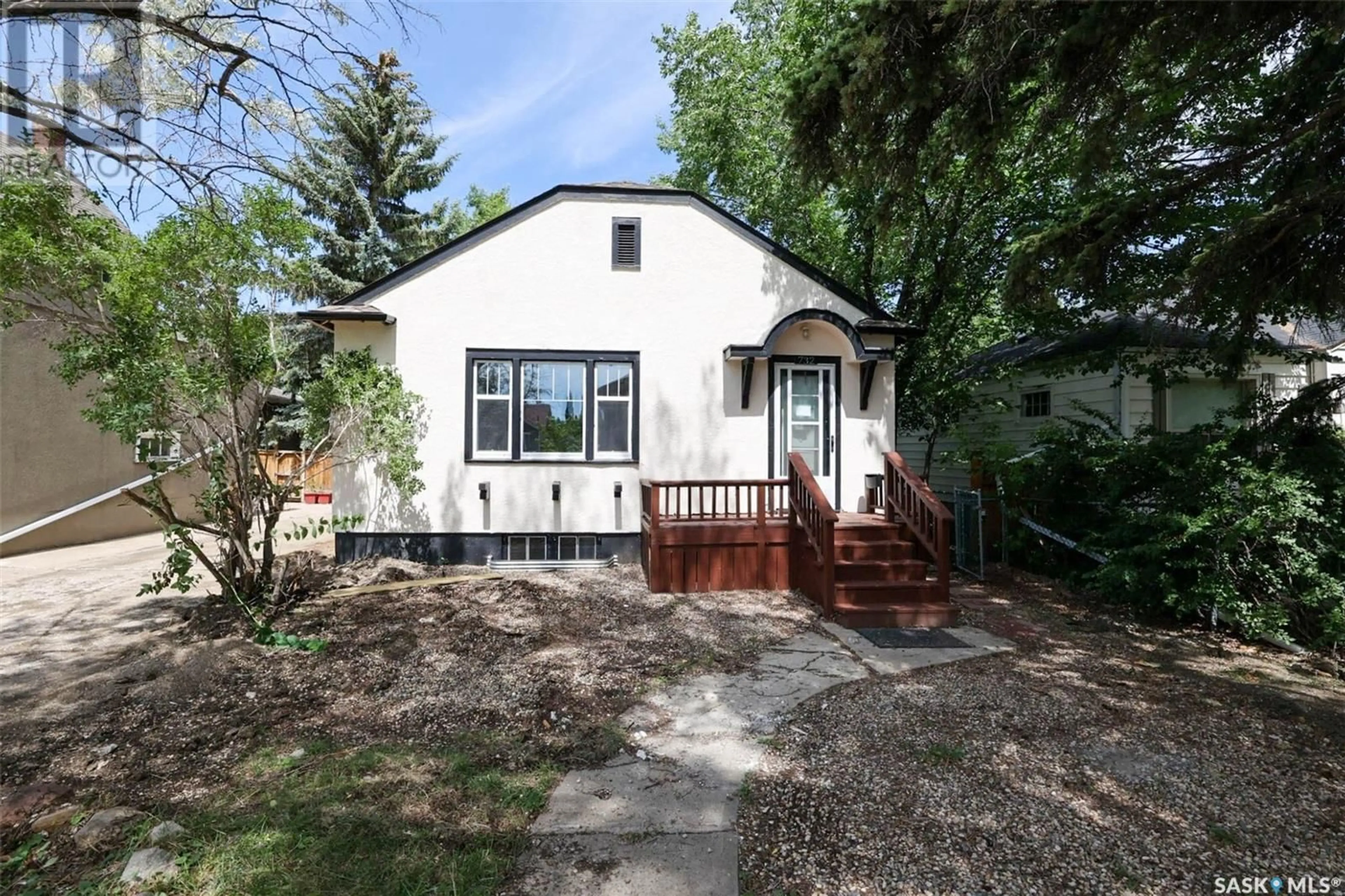 Home with vinyl exterior material, street for 732 BROADWAY AVENUE, Regina Saskatchewan S4N1C3