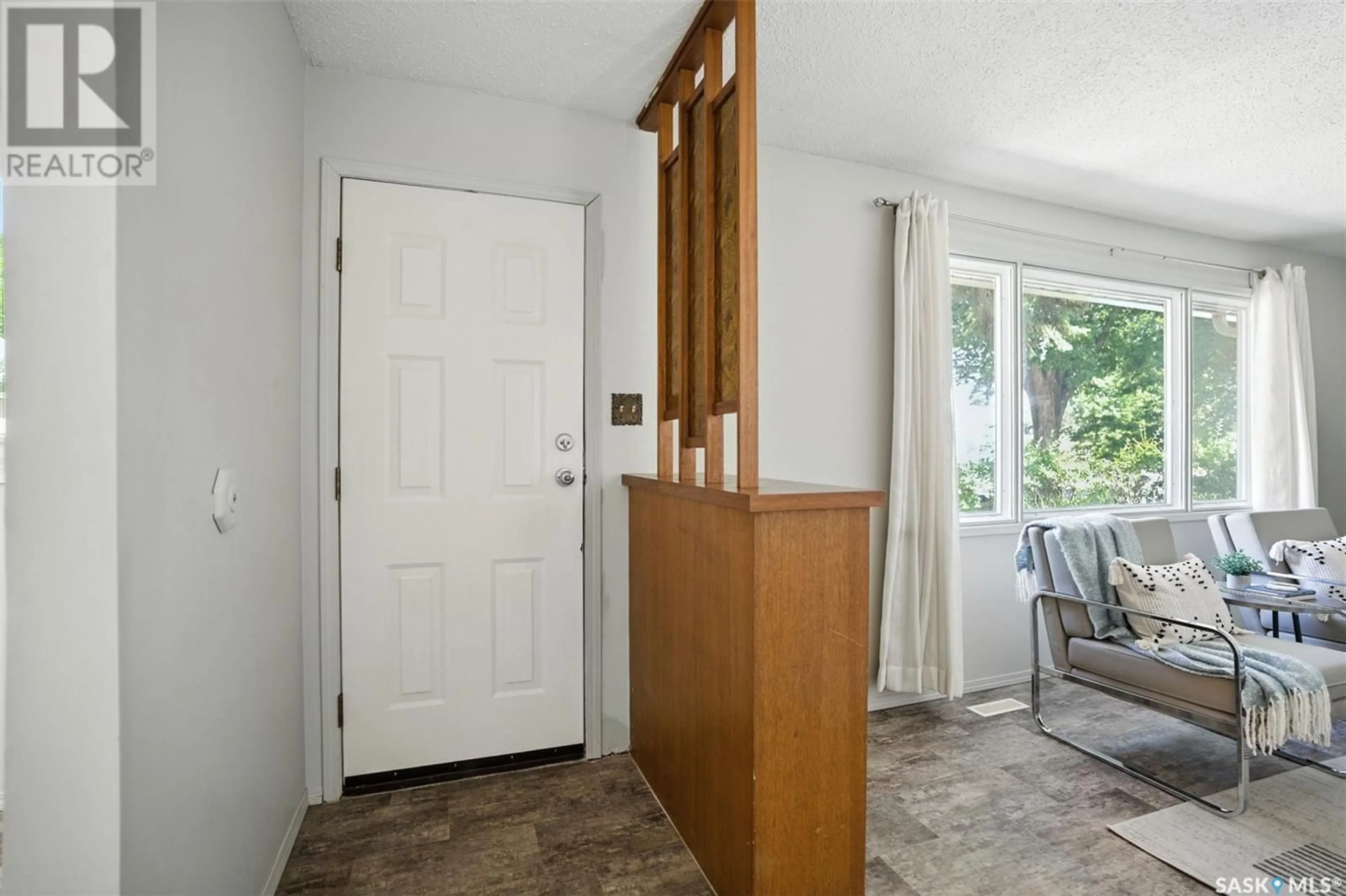 Indoor entryway for 229 CARLETON DRIVE, Saskatoon Saskatchewan S7H3P1