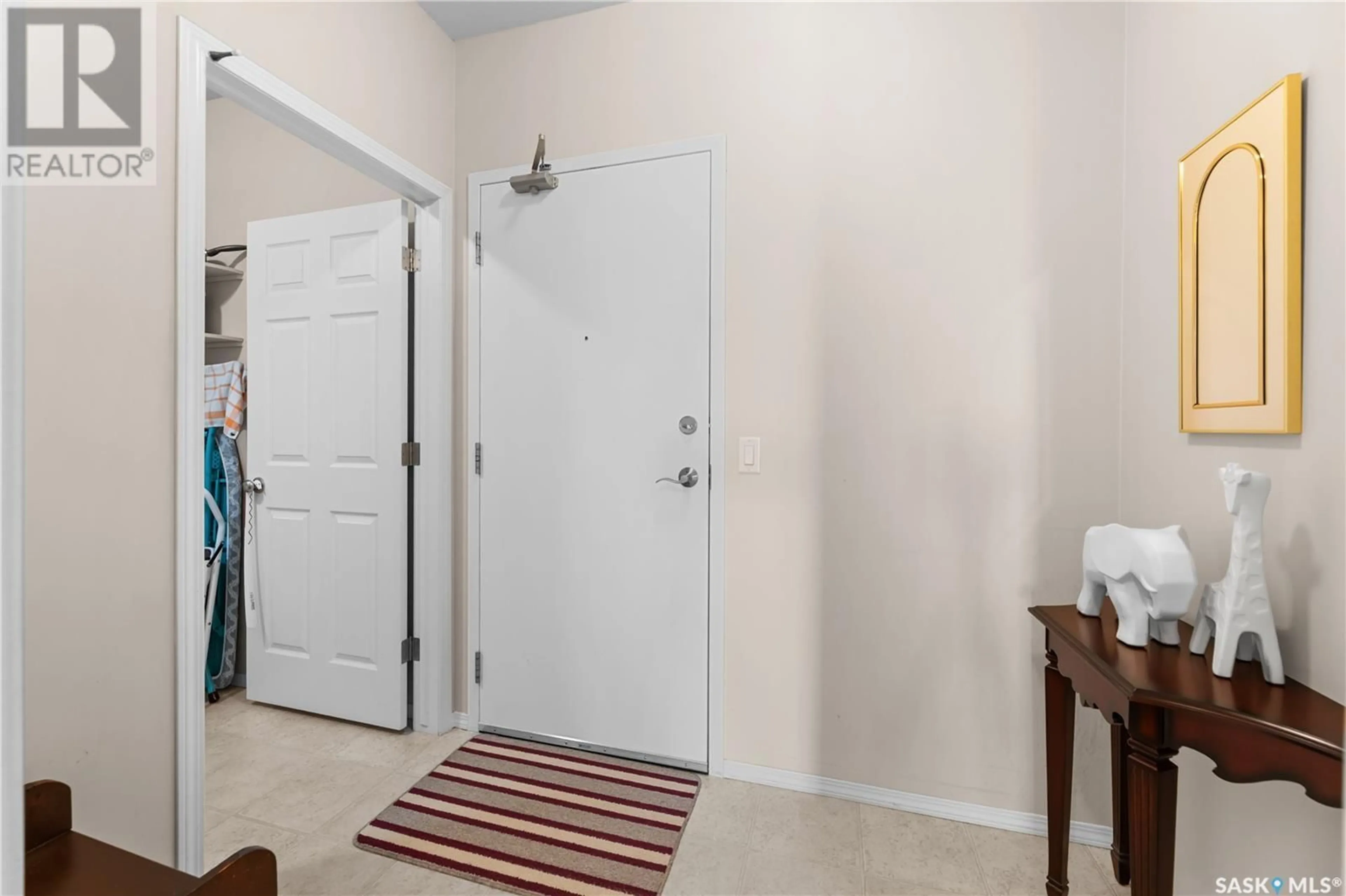 Indoor entryway for 302 - 310 NELSON ROAD, Saskatoon Saskatchewan S7S1N9