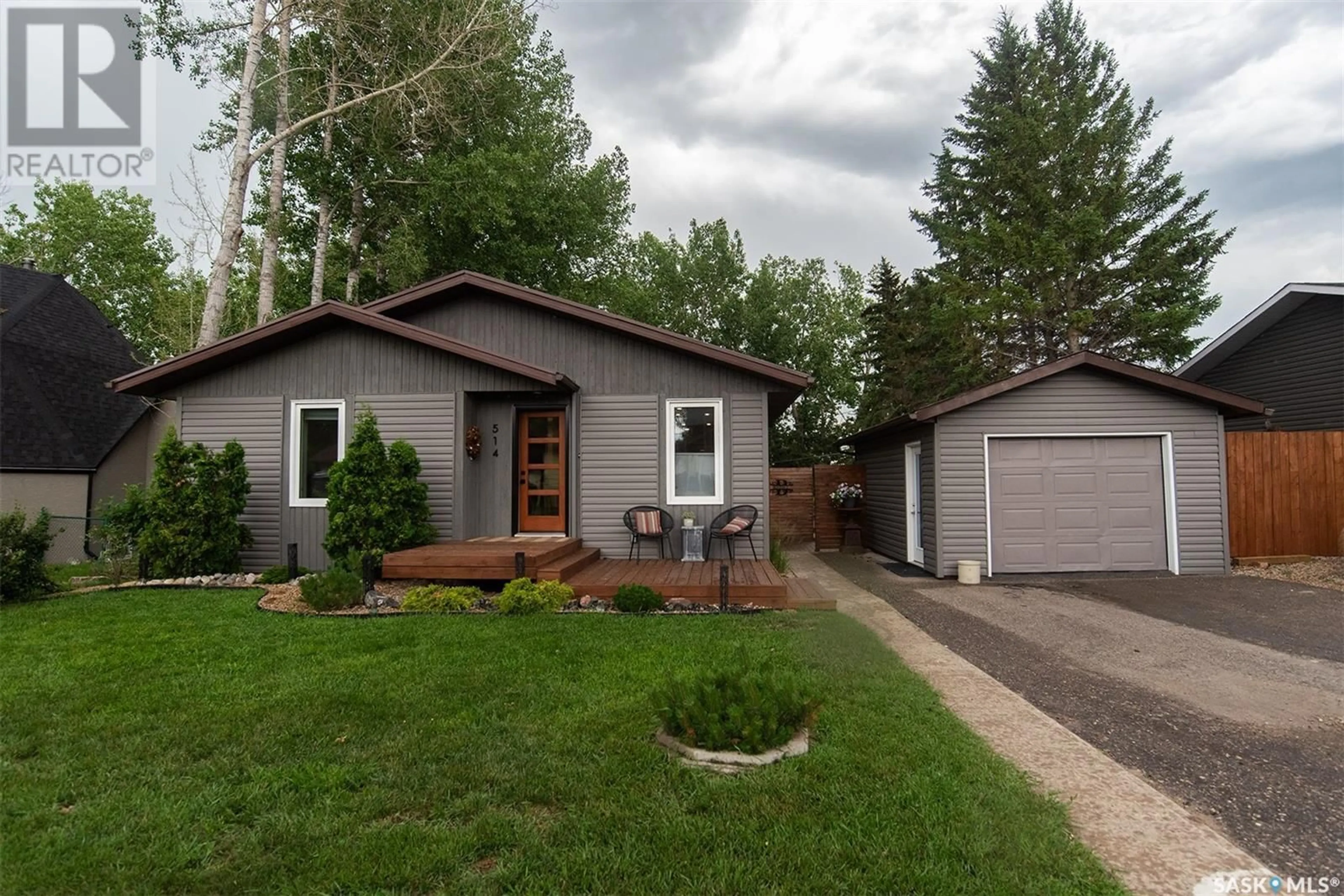 Home with vinyl exterior material, street for 514 MILLER CRESCENT, Wynyard Saskatchewan S0A4T0