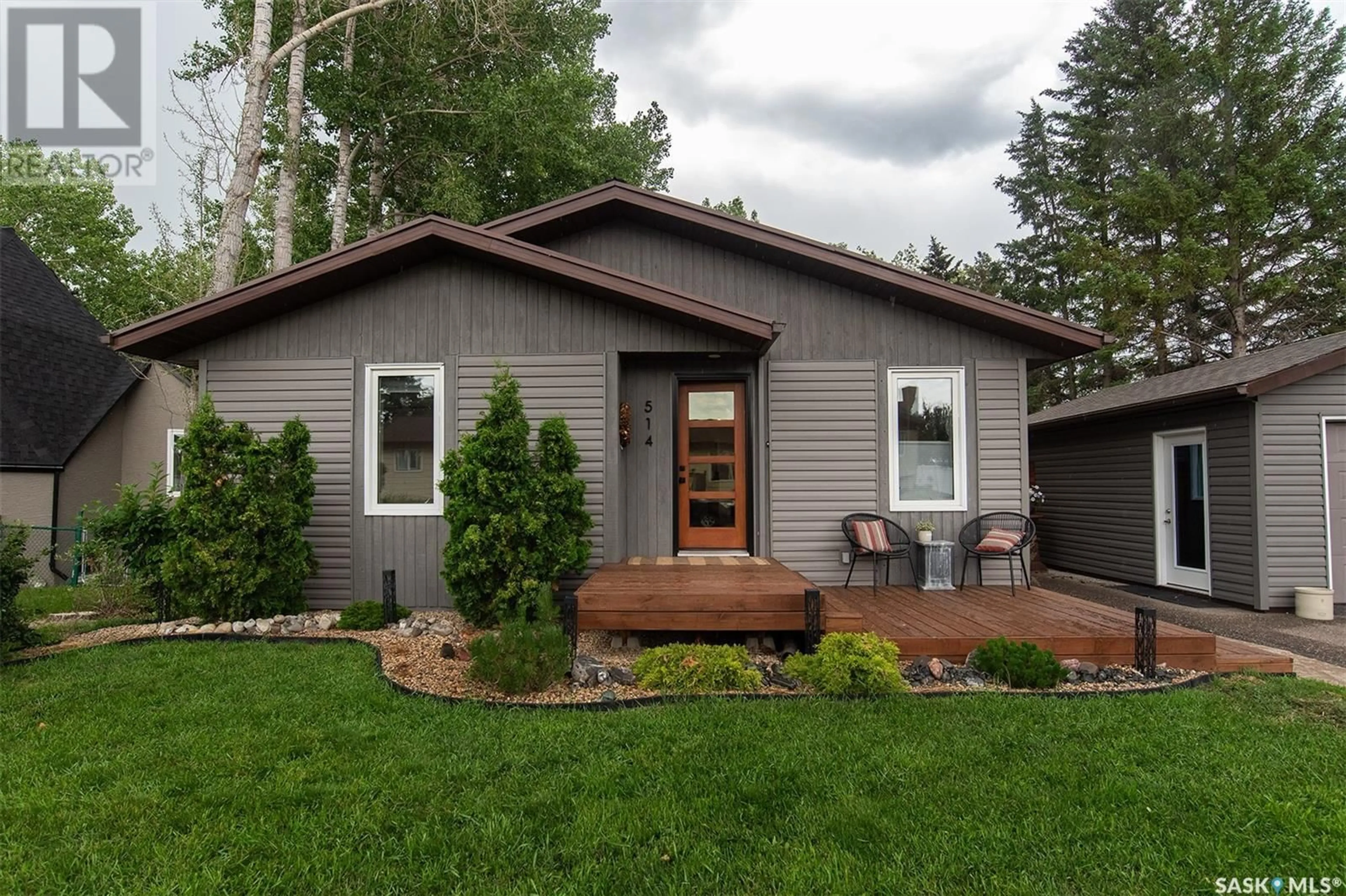 Home with vinyl exterior material, street for 514 MILLER CRESCENT, Wynyard Saskatchewan S0A4T0