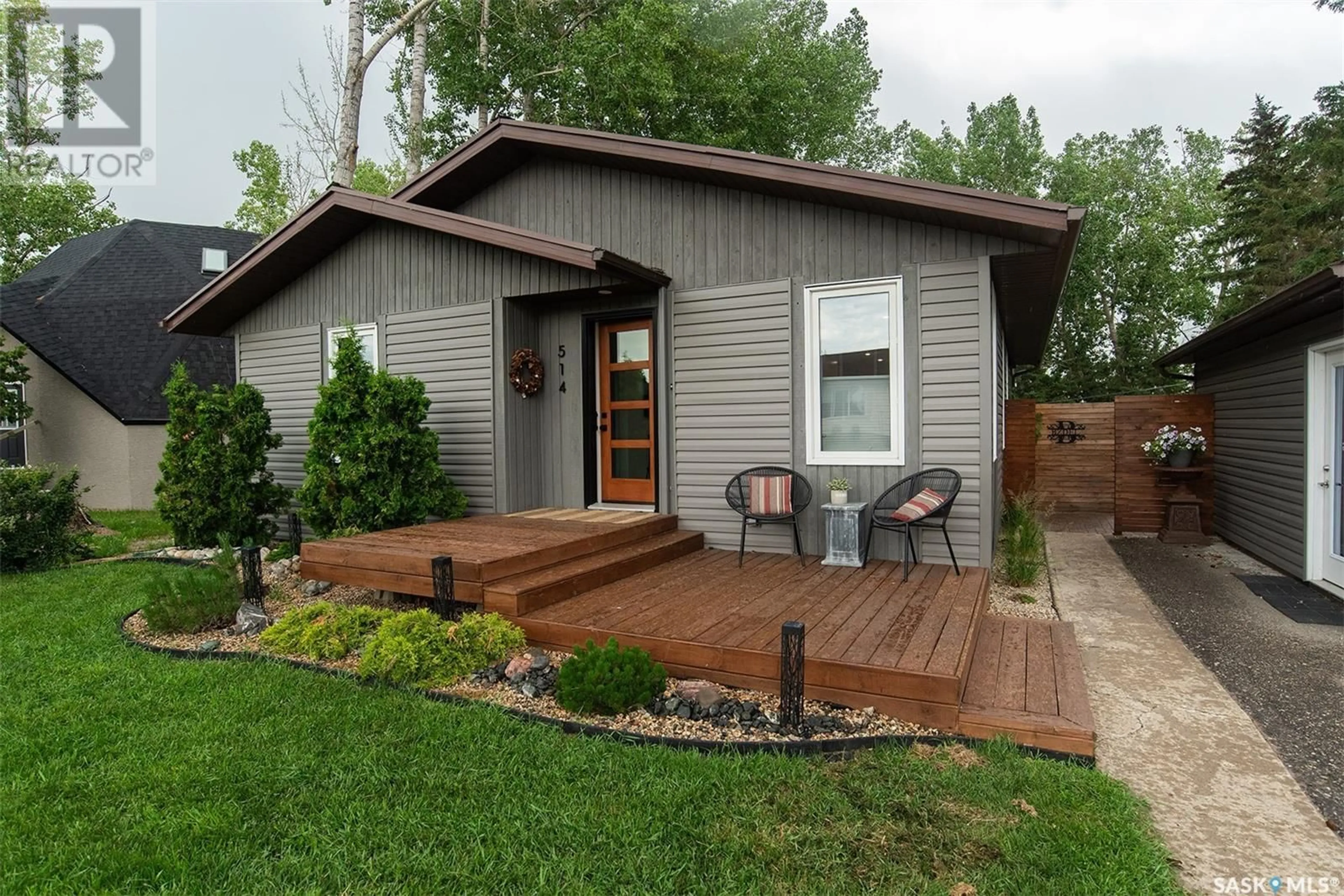 Home with vinyl exterior material, street for 514 MILLER CRESCENT, Wynyard Saskatchewan S0A4T0