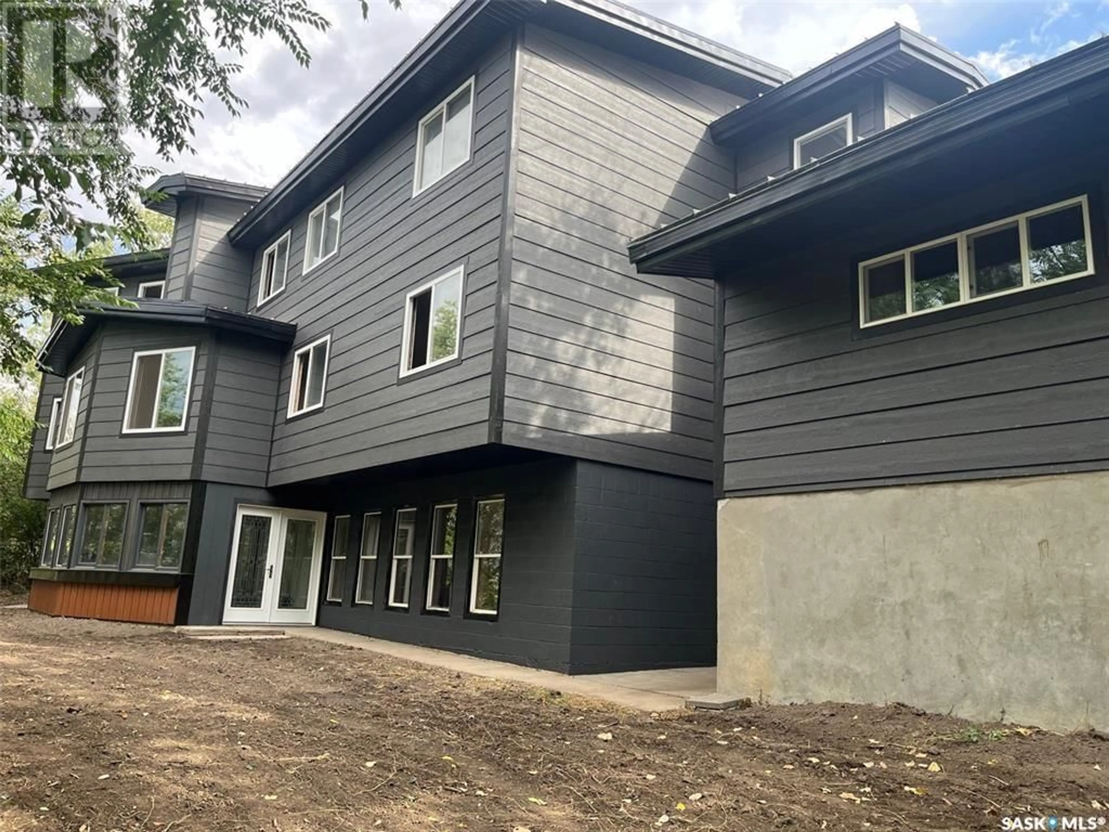 Home with vinyl exterior material, building for 1130 VALLEY STREET, Estevan Saskatchewan S4A0E3