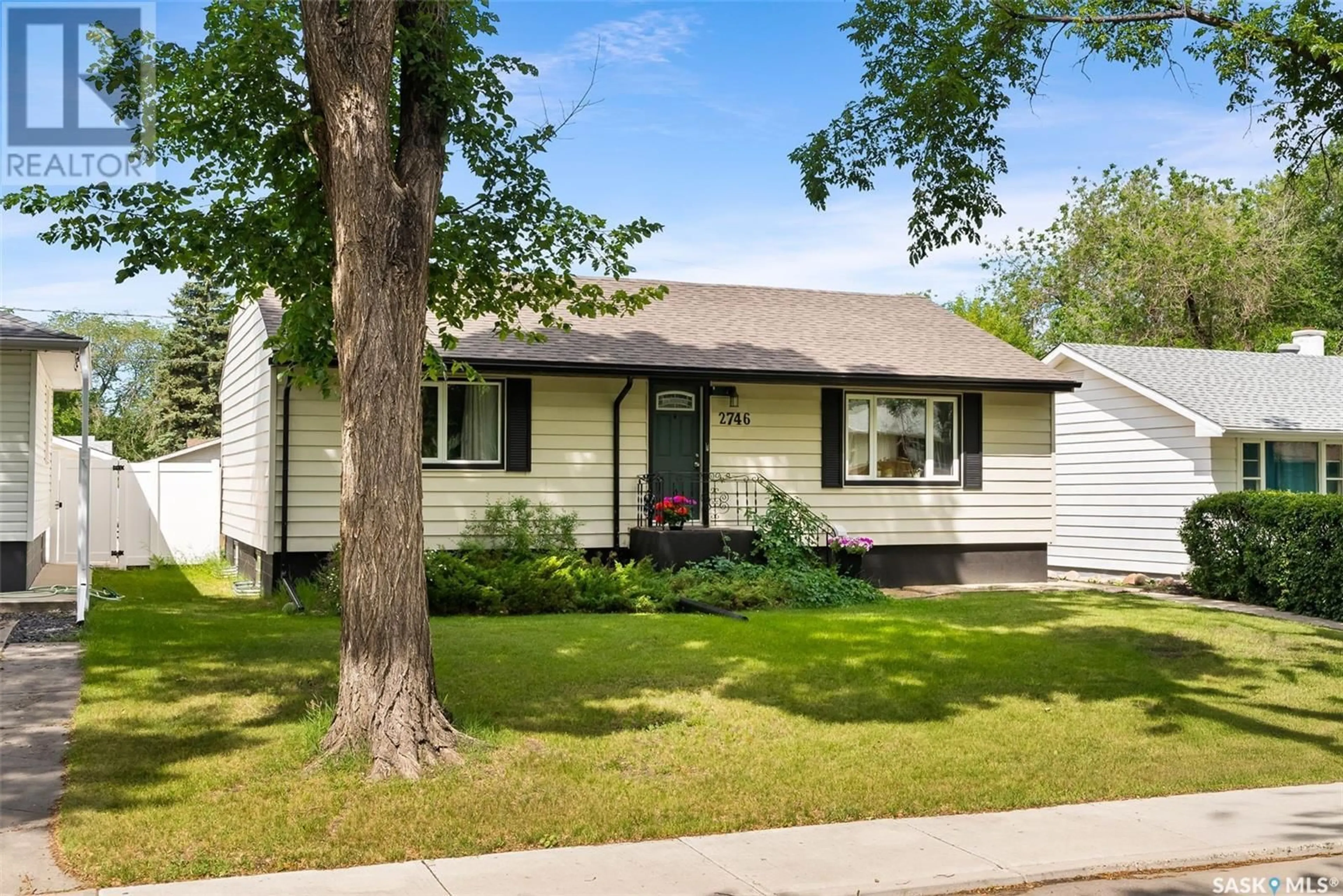 Home with vinyl exterior material, street for 2746 ABBOTT ROAD, Regina Saskatchewan S4N2J6