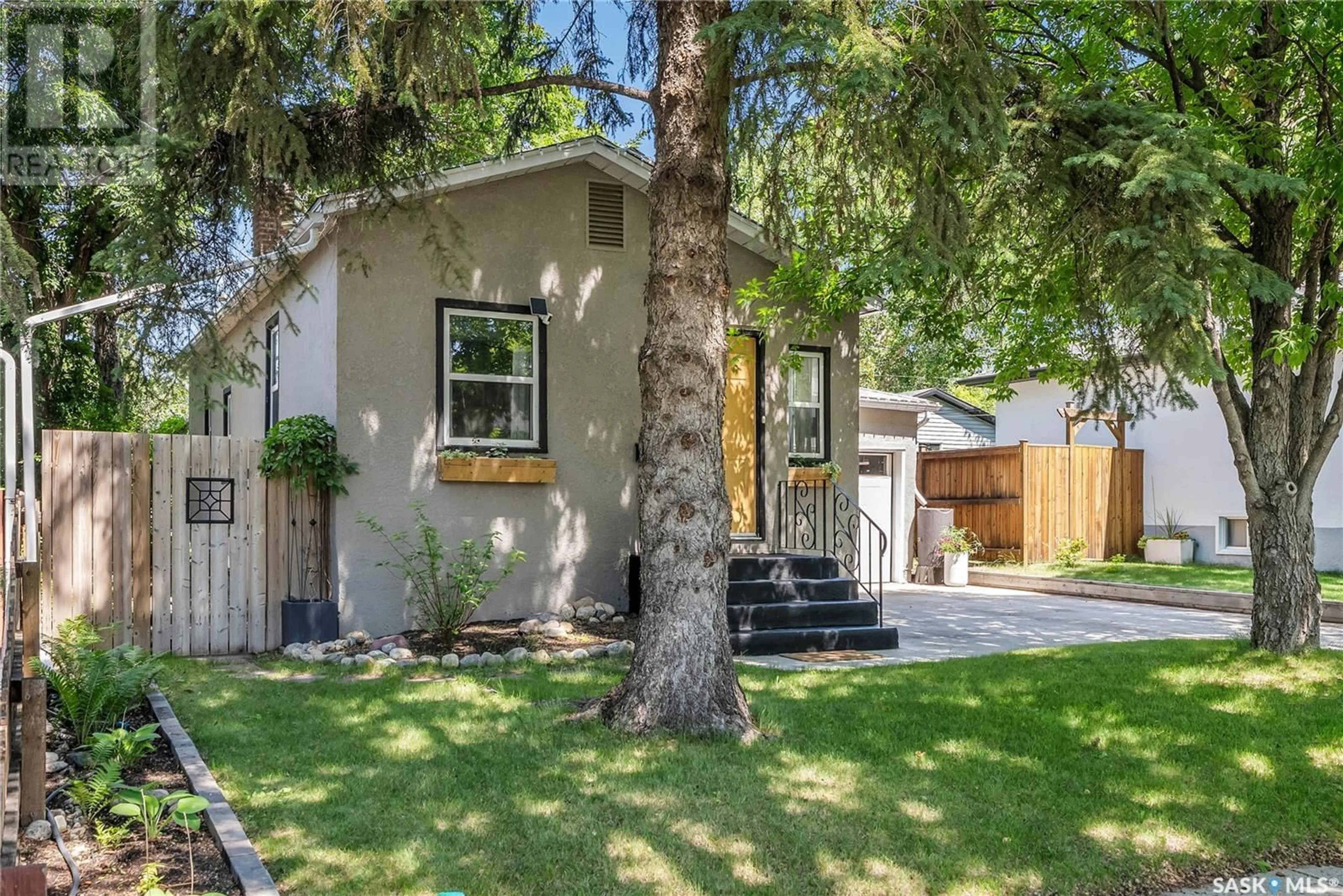 Home with vinyl exterior material, street for 825 4TH STREET, Saskatoon Saskatchewan S7H1K3