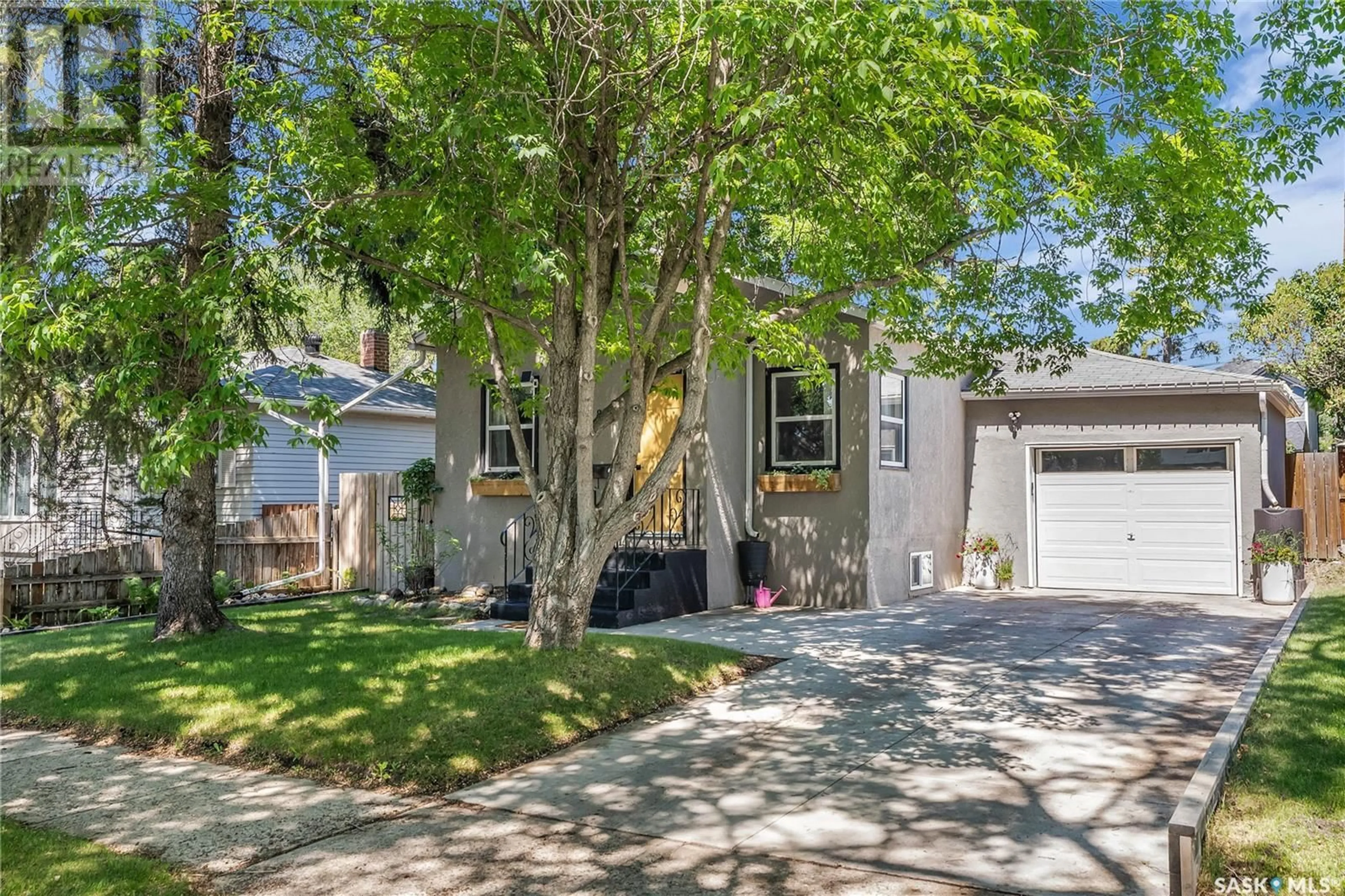 Home with vinyl exterior material, street for 825 4TH STREET, Saskatoon Saskatchewan S7H1K3