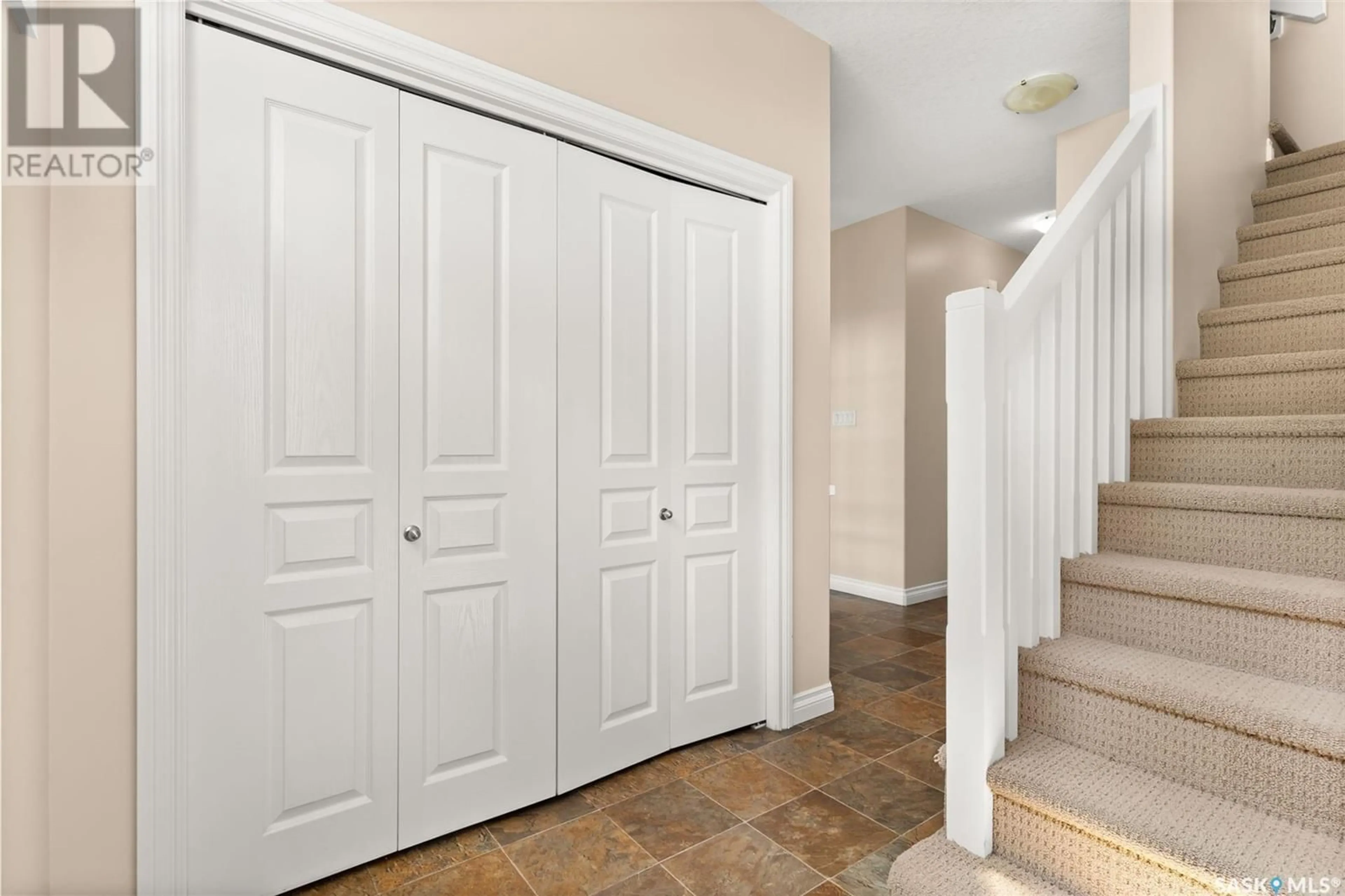 Indoor entryway for 4521 PADWICK ROAD, Regina Saskatchewan S4W0C2