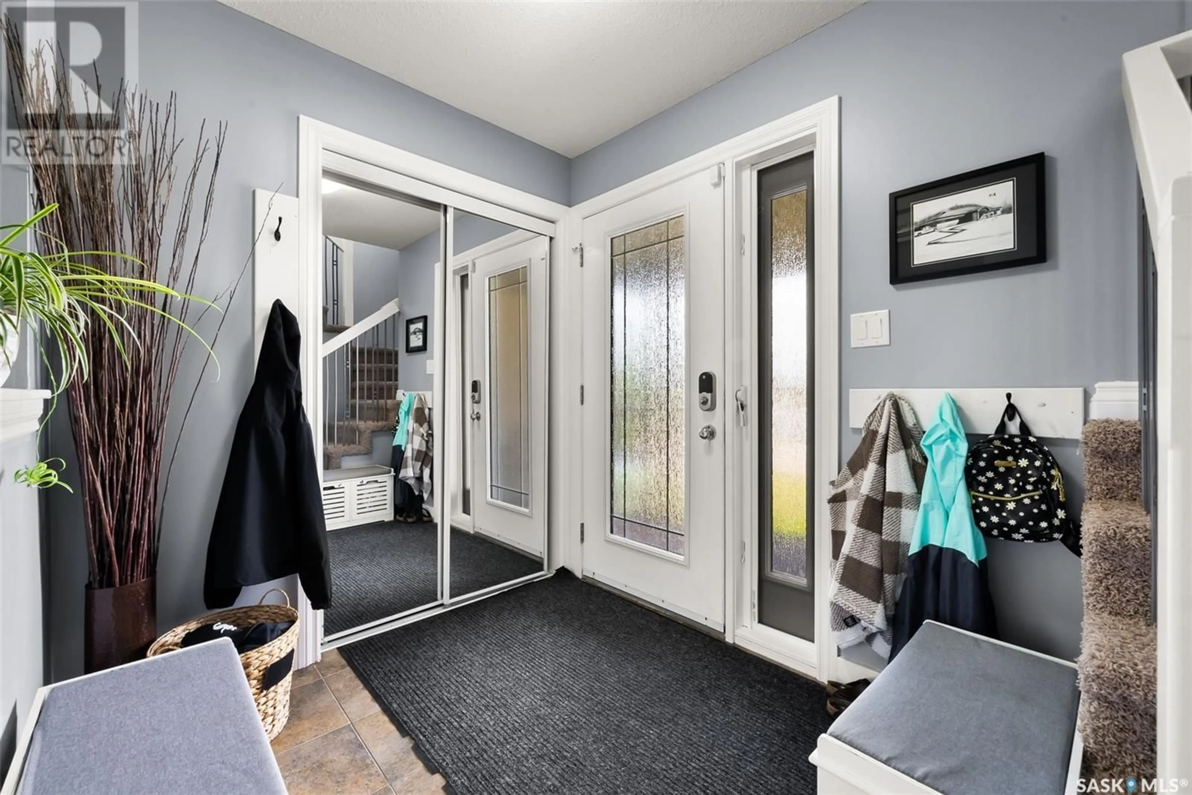 Indoor entryway for 8026 FAIRWAYS WEST DRIVE, Regina Saskatchewan S4Y0A5