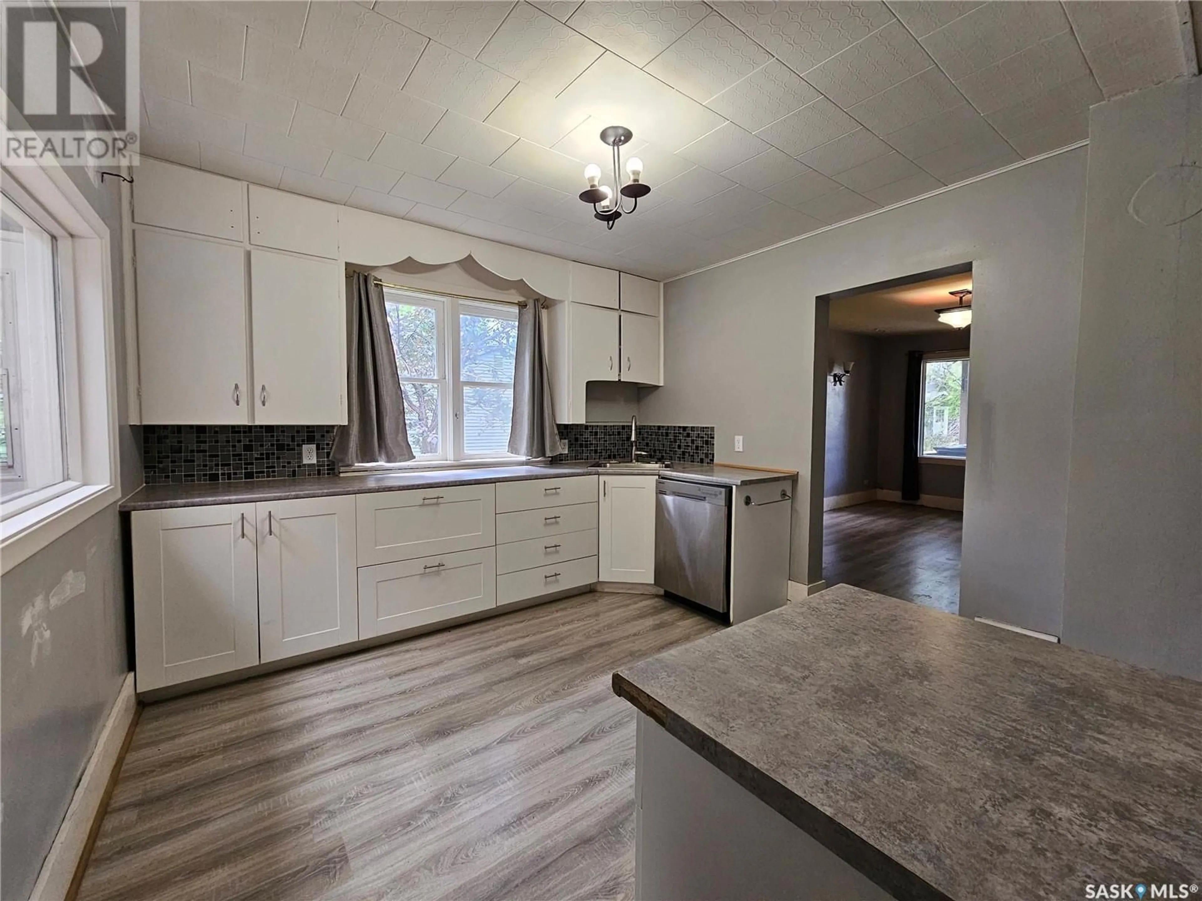Open concept kitchen, unknown for 712 101ST STREET, North Battleford Saskatchewan S9A0Z1
