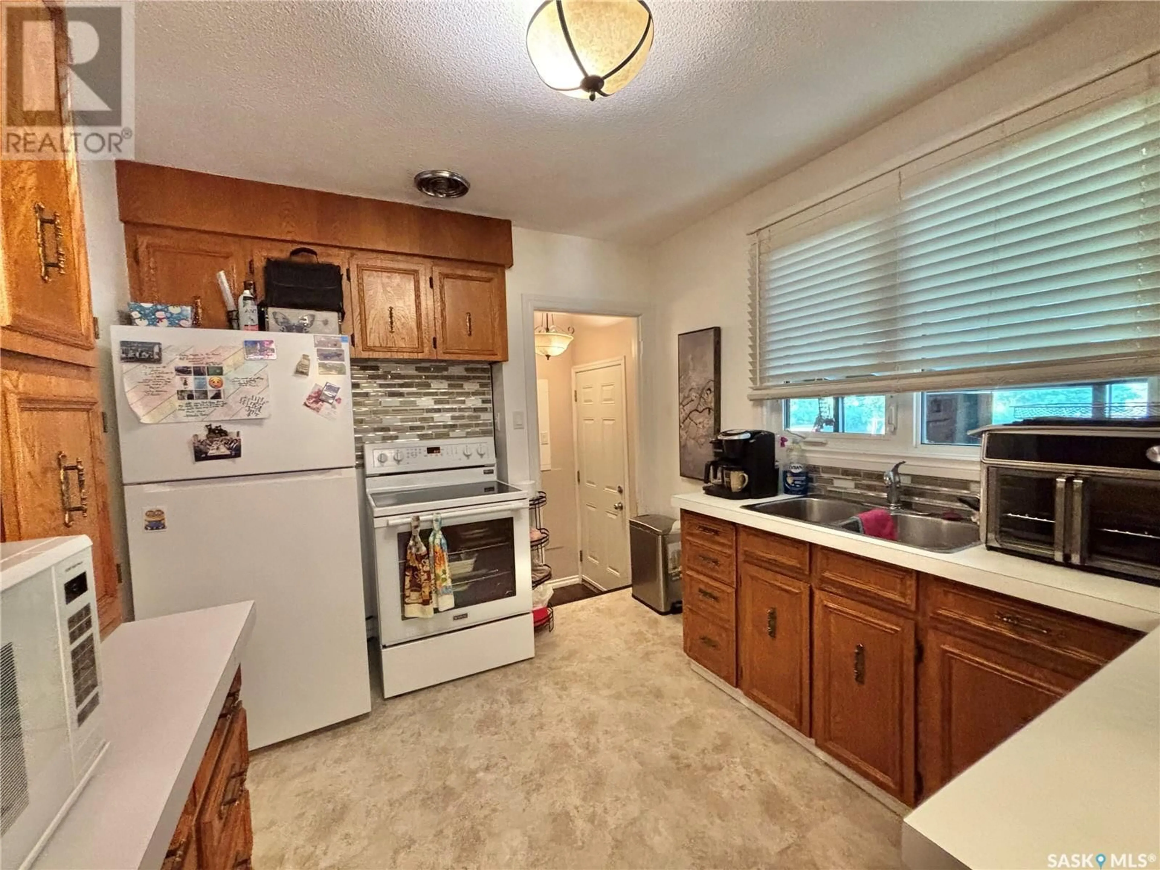 Standard kitchen, unknown for 53 BAILEY DRIVE, Yorkton Saskatchewan S3N2J2