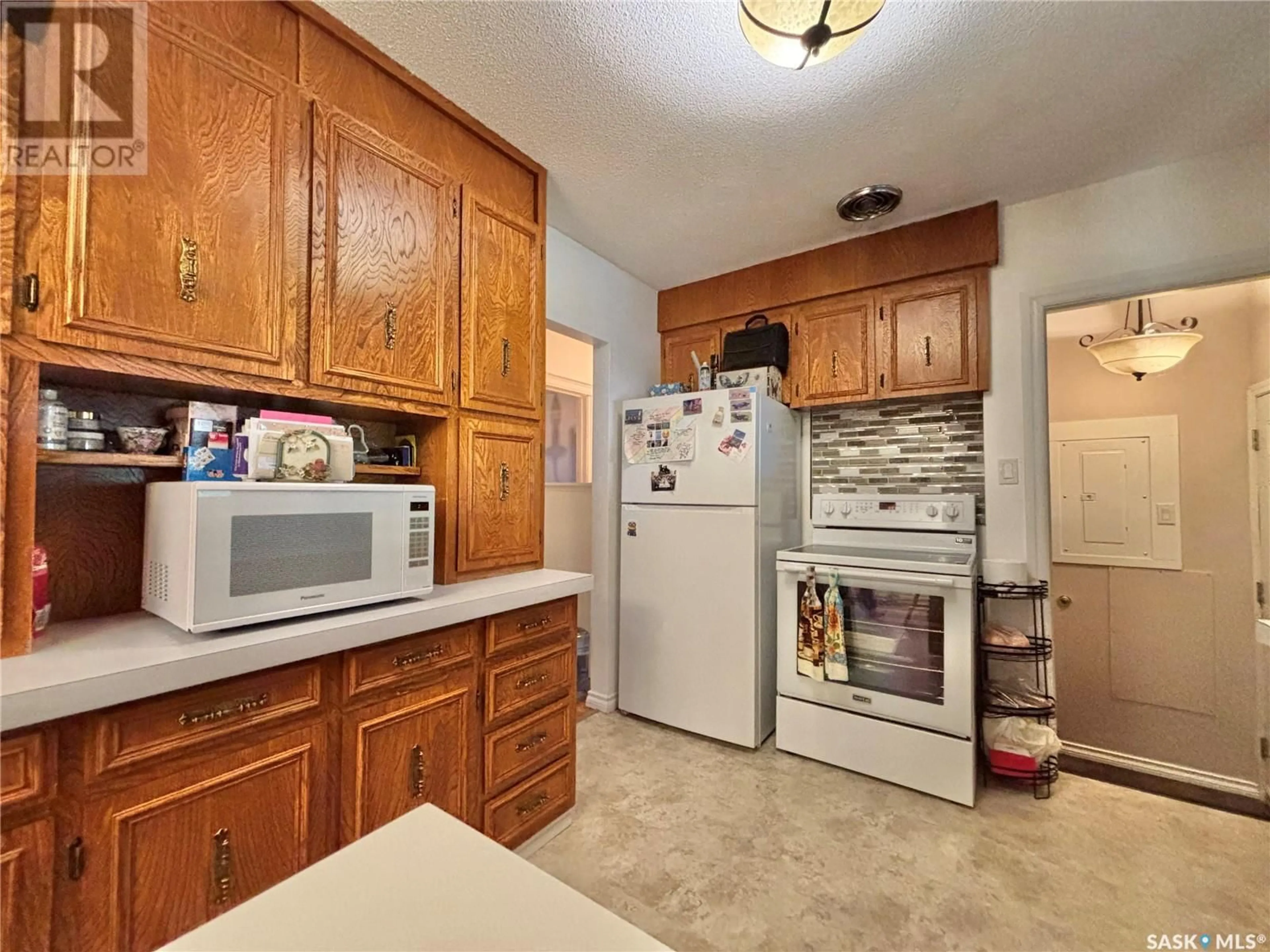 Standard kitchen, unknown for 53 BAILEY DRIVE, Yorkton Saskatchewan S3N2J2