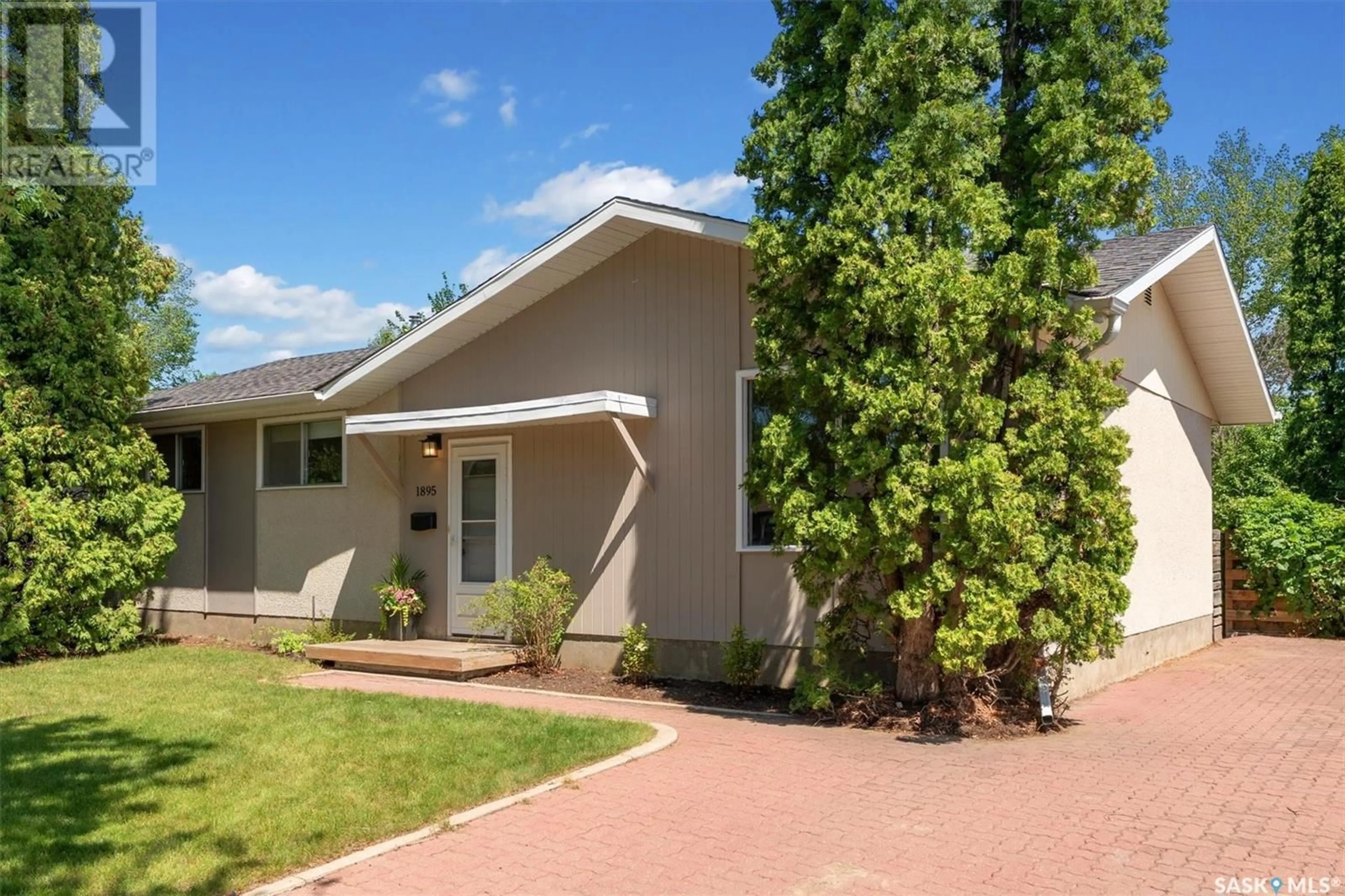 Home with vinyl exterior material, street for 1895 EASTHILL, Saskatoon Saskatchewan S7J3C2