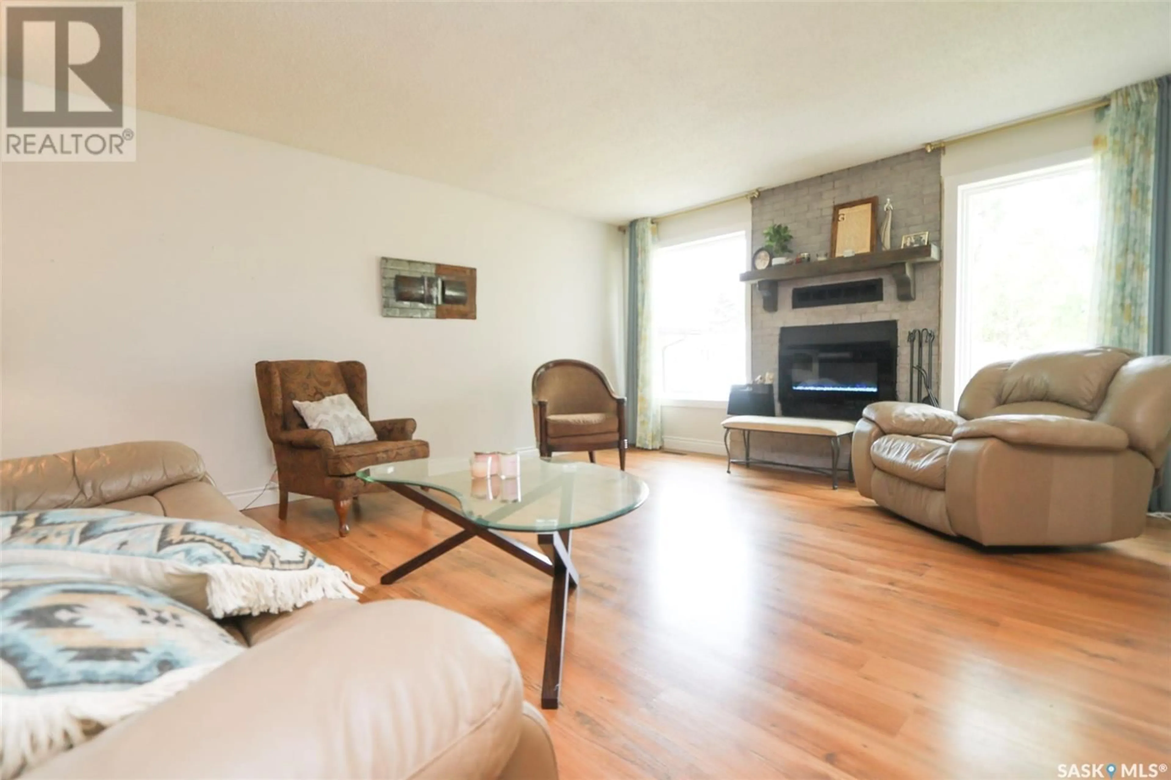Living room with furniture, wood/laminate floor for 228 SUNSET DRIVE, Yorkton Saskatchewan S3N3R3