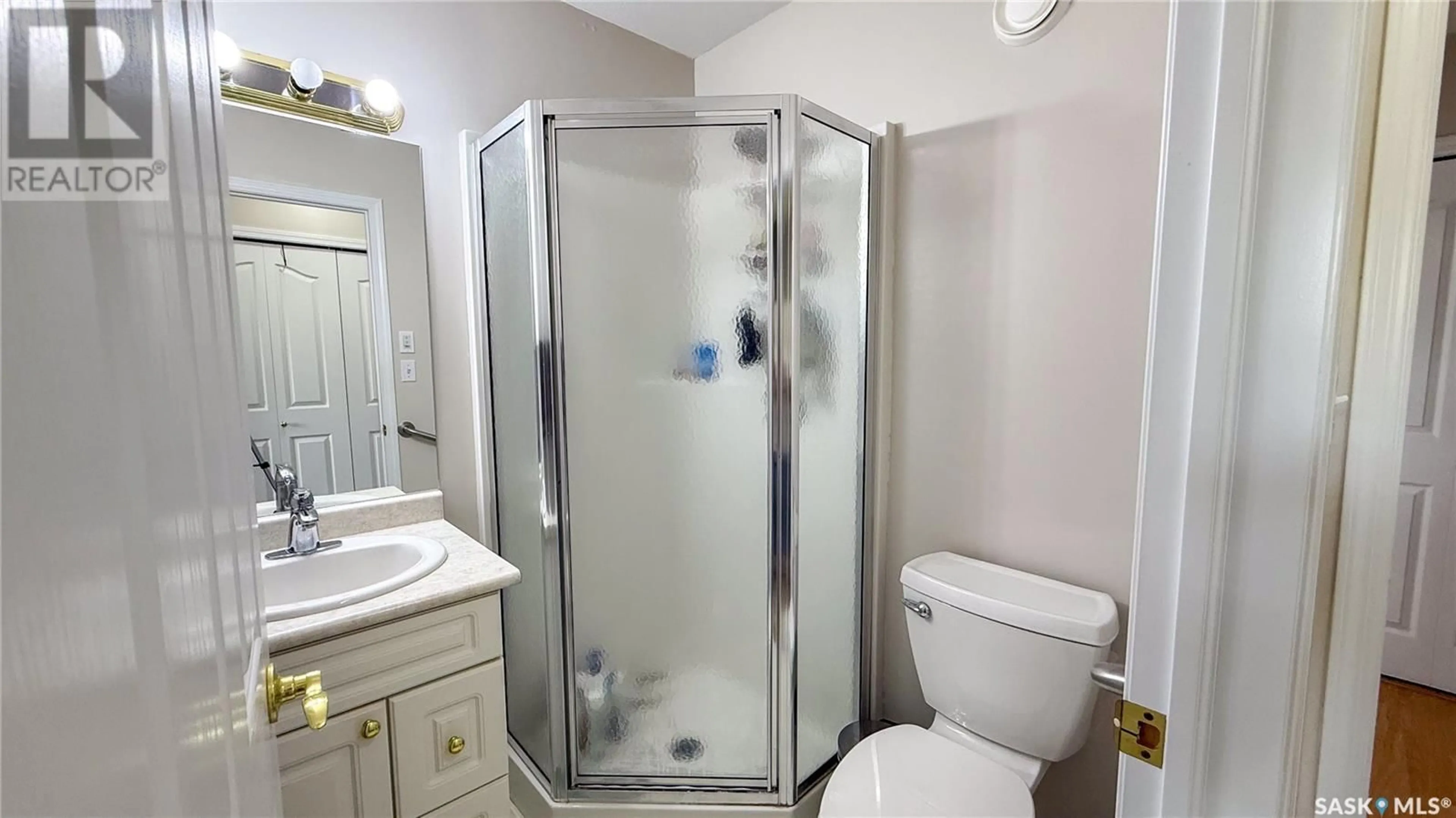 Standard bathroom, unknown for 132 16TH STREET, Battleford Saskatchewan S0M0E0