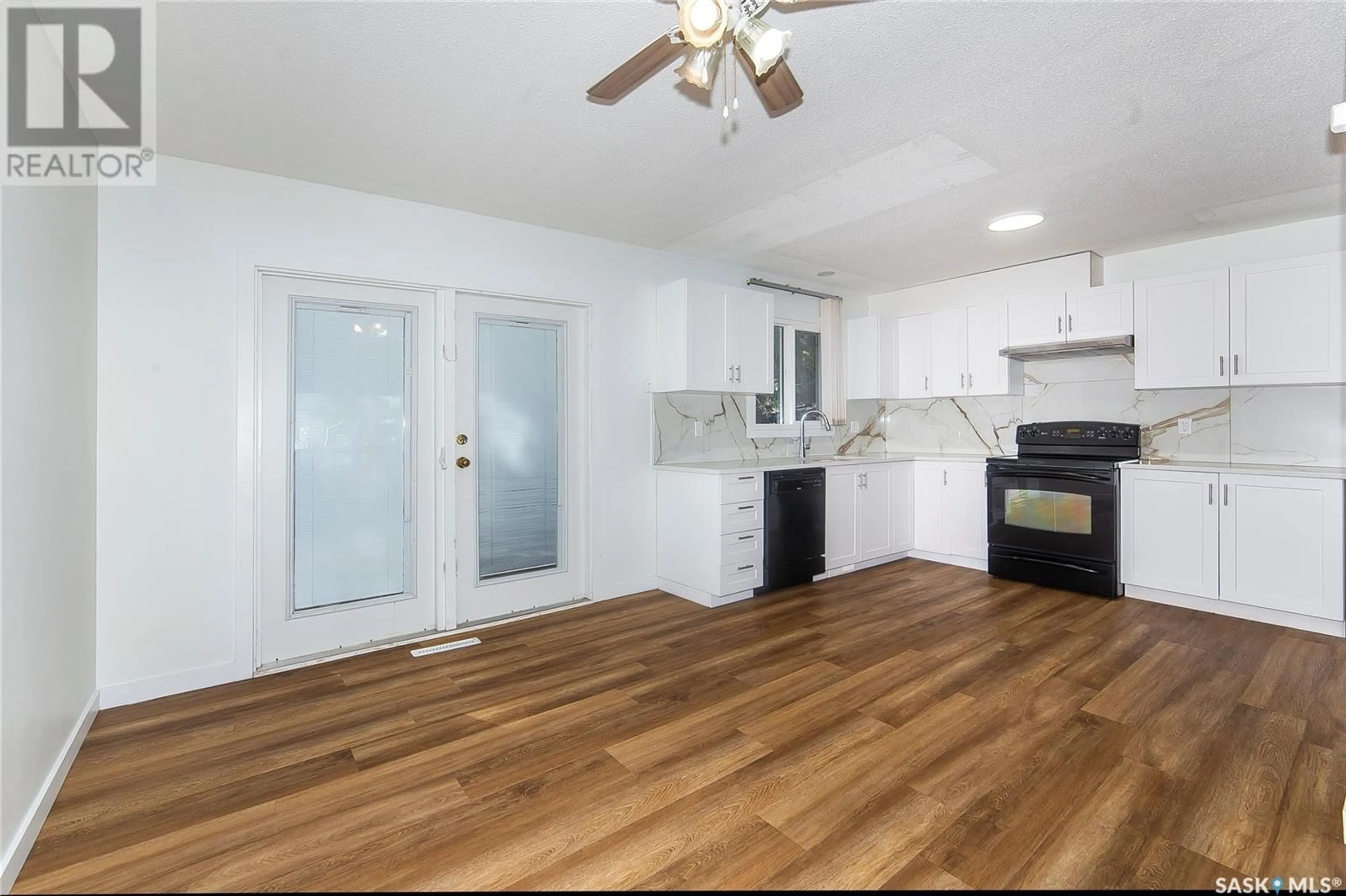 Open concept kitchen, wood/laminate floor for 317 WINNIPEG AVENUE, Saskatoon Saskatchewan S7M3M3