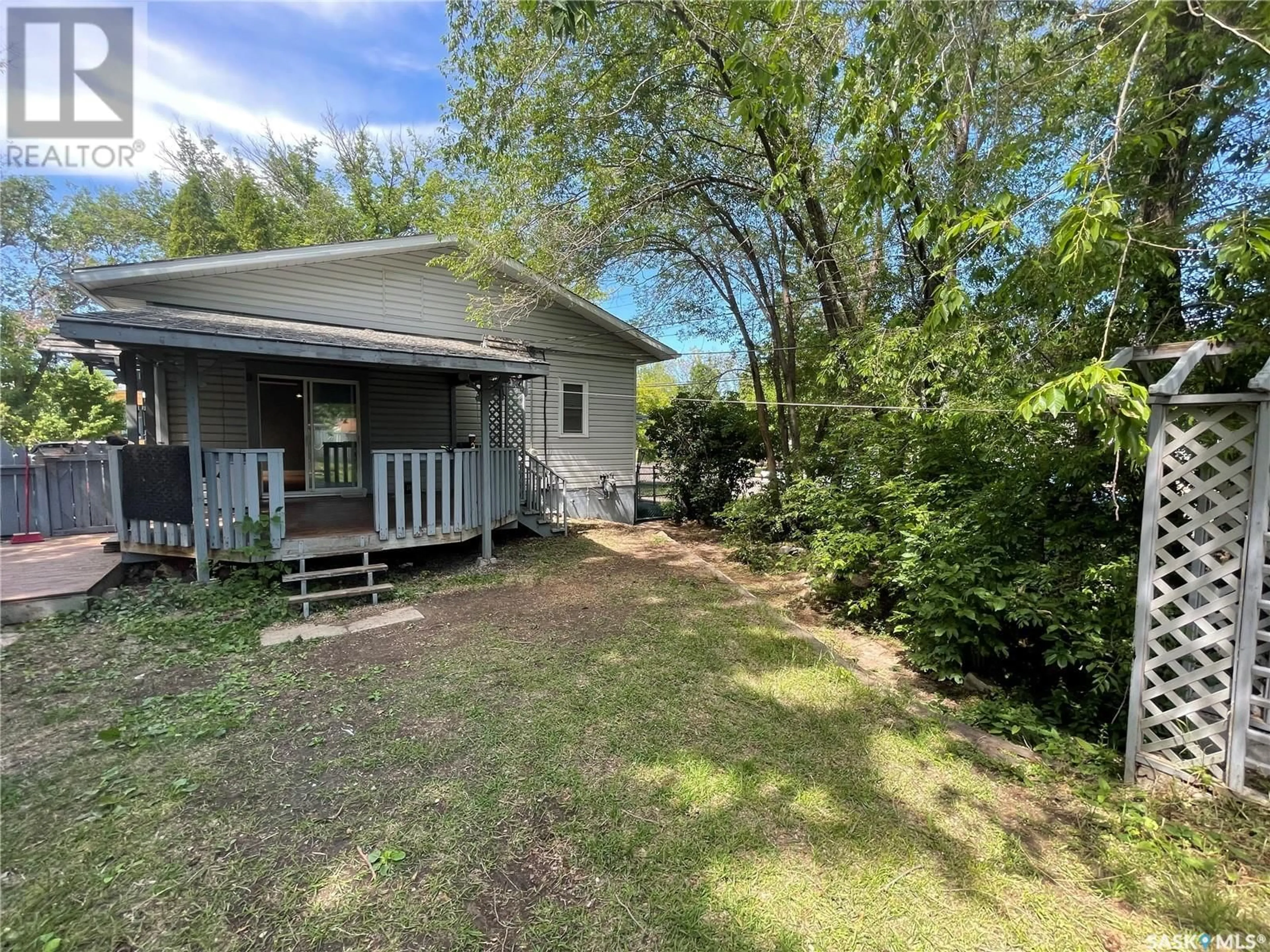 A pic from outside/outdoor area/front of a property/back of a property/a pic from drone, unknown for 1701 COY AVENUE, Saskatoon Saskatchewan S7M0H8