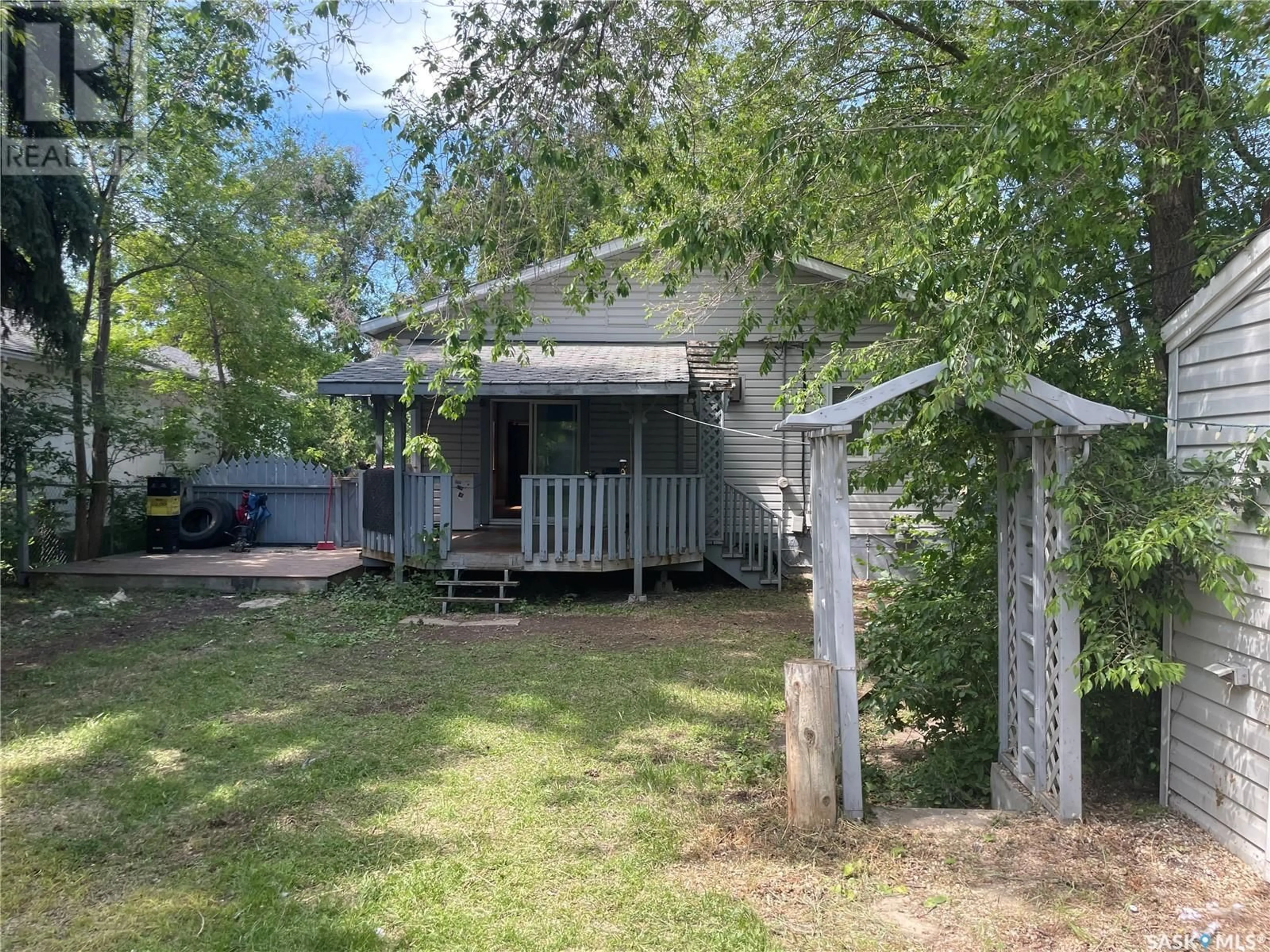 A pic from outside/outdoor area/front of a property/back of a property/a pic from drone, unknown for 1701 COY AVENUE, Saskatoon Saskatchewan S7M0H8