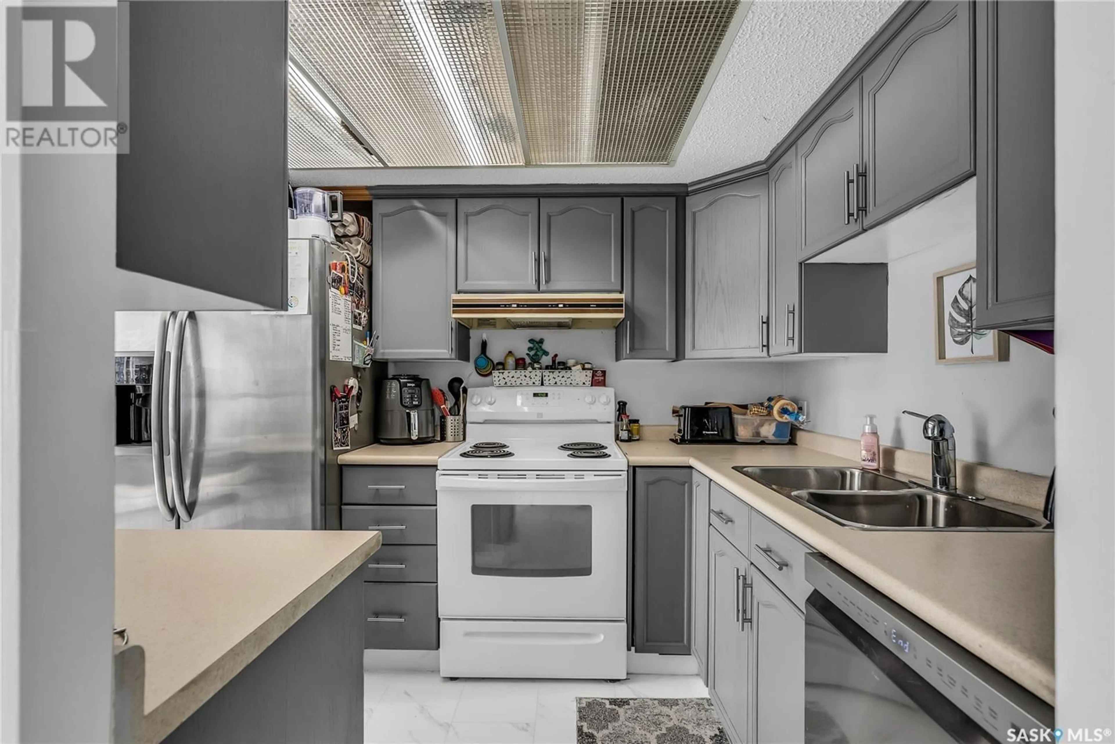 Standard kitchen, unknown for N - 1402 315 5TH AVENUE, Saskatoon Saskatchewan S7K5Z8
