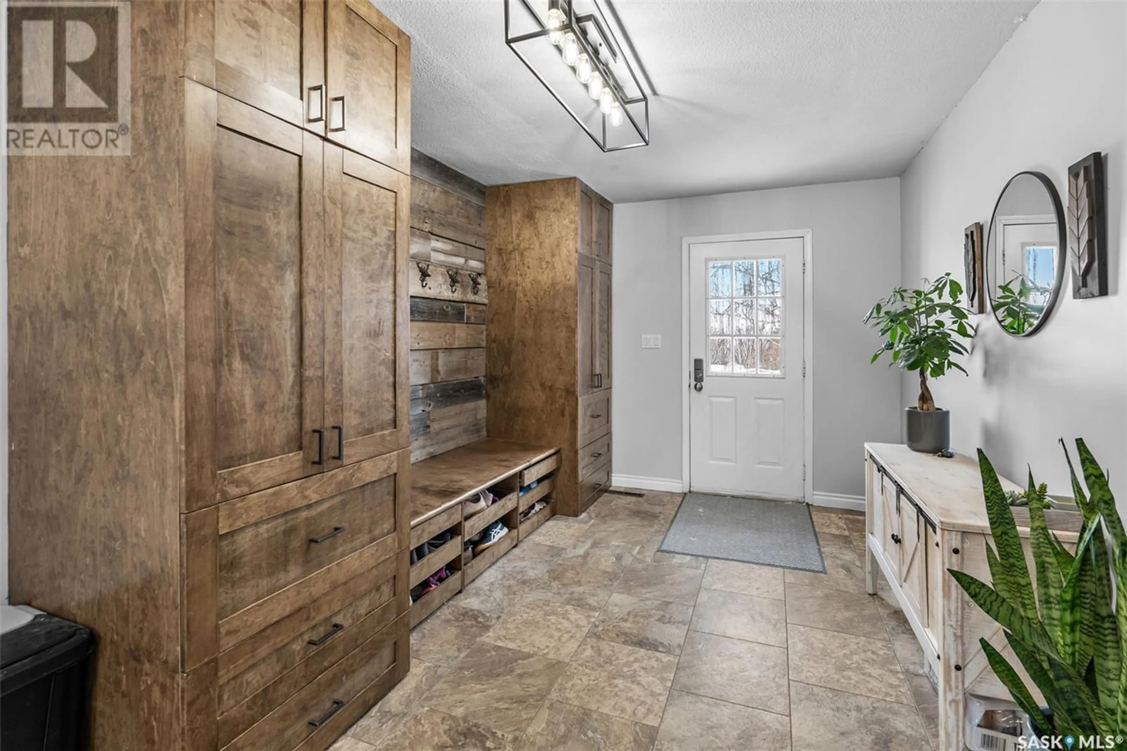 Indoor entryway for THONER ACREAGE, Morris Rm No. 312 Saskatchewan S0K4Y0