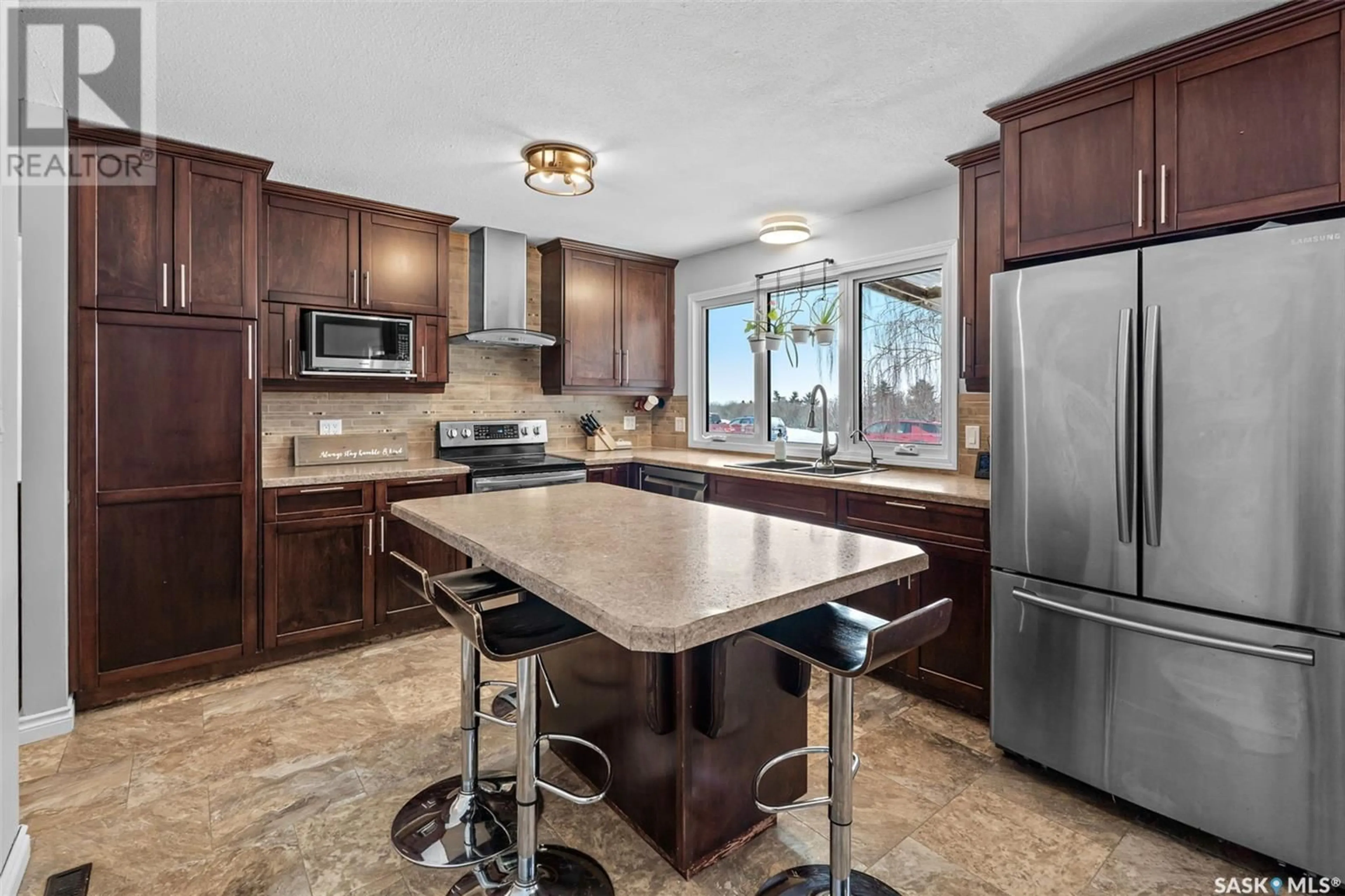 Open concept kitchen, ceramic/tile floor for THONER ACREAGE, Morris Rm No. 312 Saskatchewan S0K4Y0