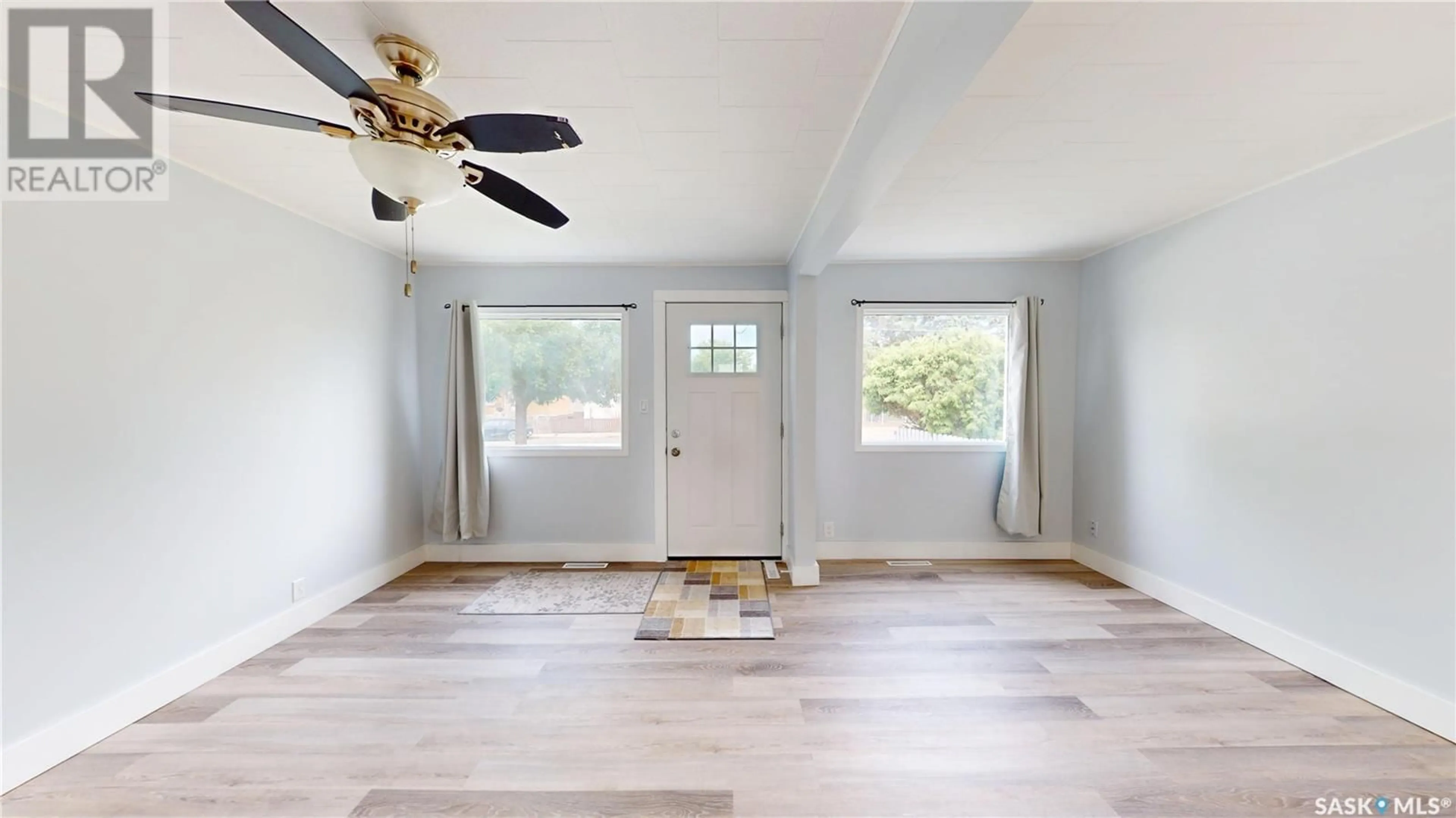 A pic of a room for 227 M AVENUE, Saskatoon Saskatchewan S7L2S2
