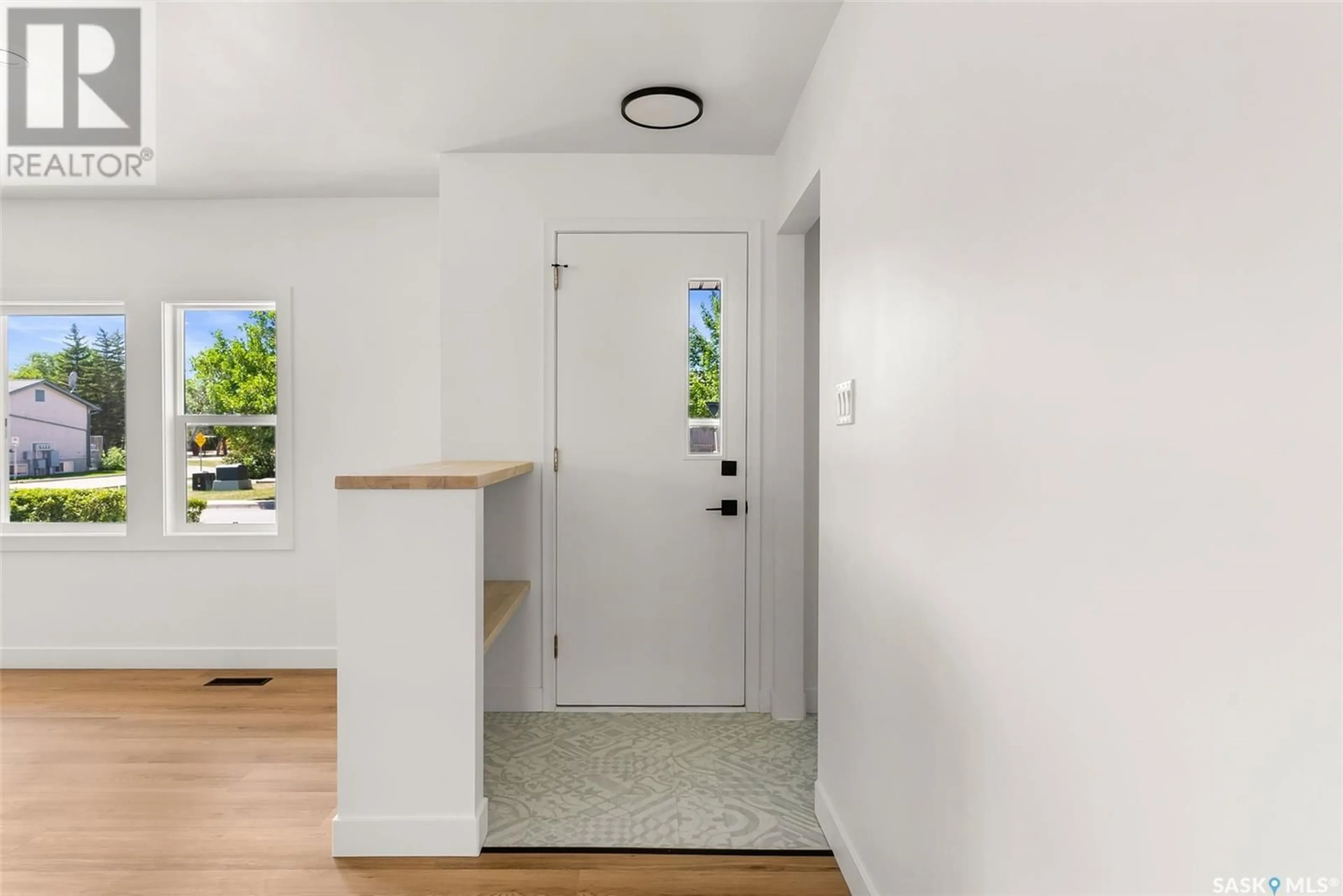 Indoor entryway for 731 CONNAUGHT STREET, Regina Saskatchewan S4T4S5