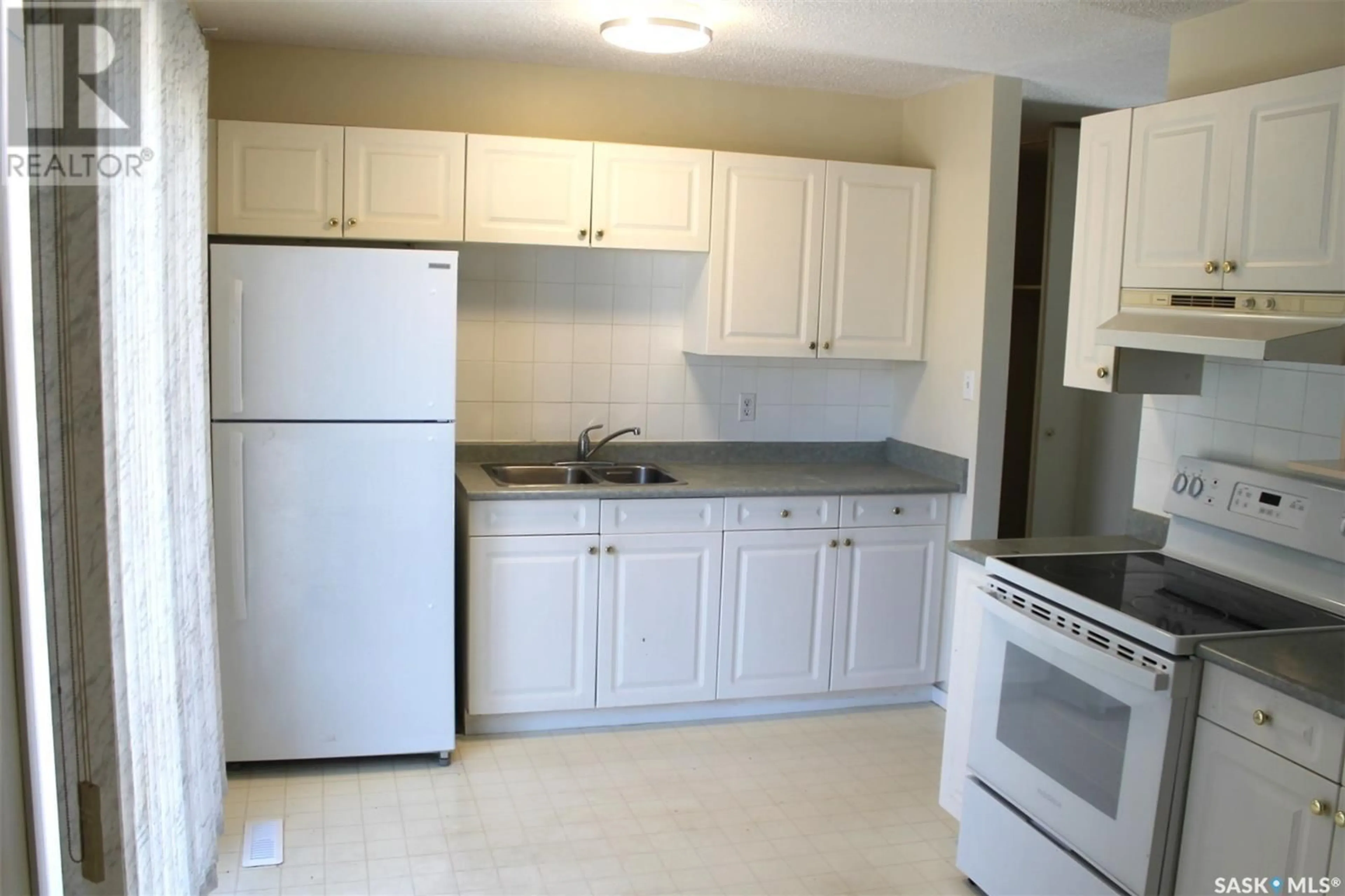 Standard kitchen, ceramic/tile floor for 22 GALBRAITH CRESCENT, Saskatoon Saskatchewan S7M4H1