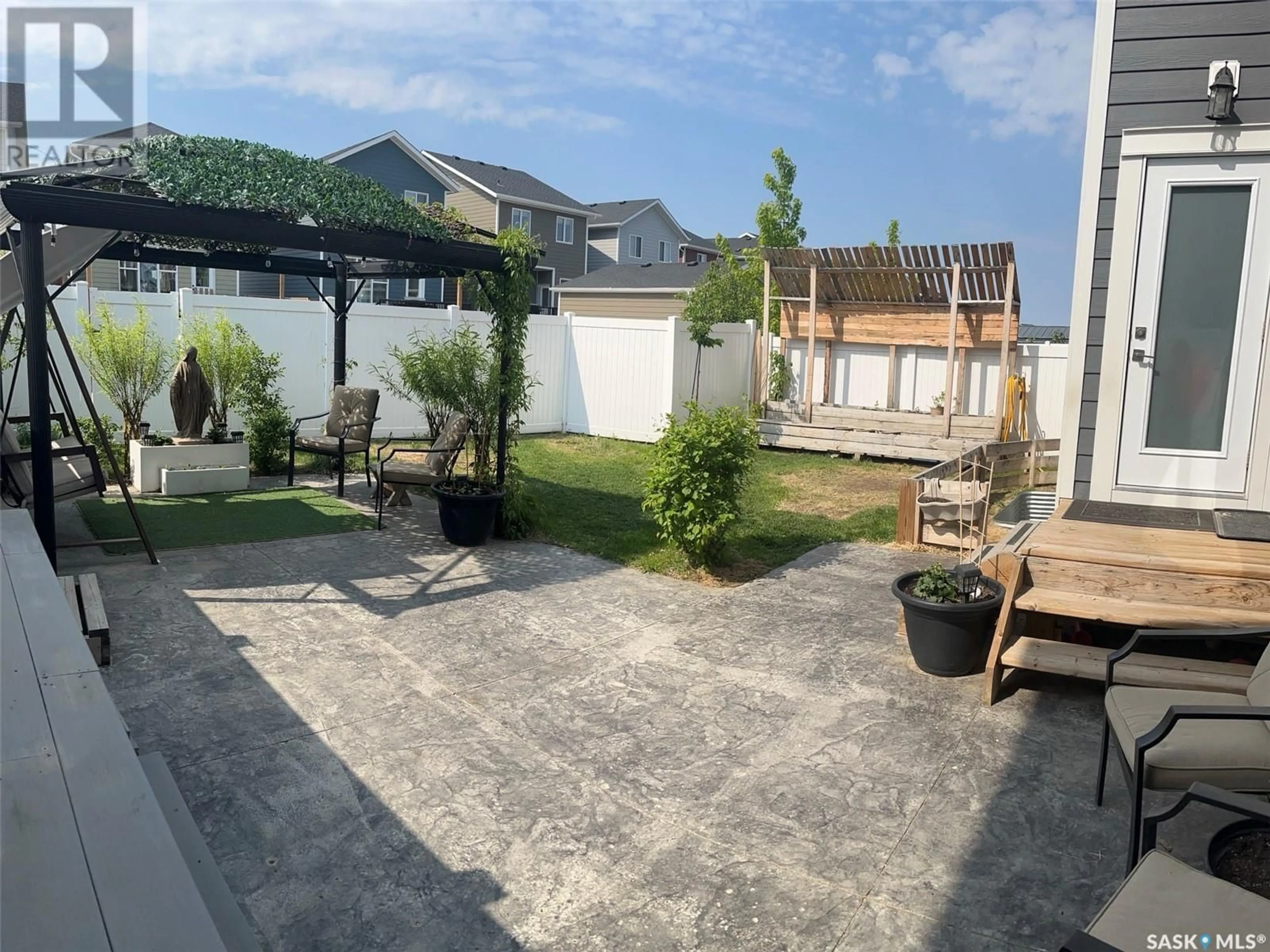 Patio, street for 2034 STILLING LANE, Saskatoon Saskatchewan S7V0X1