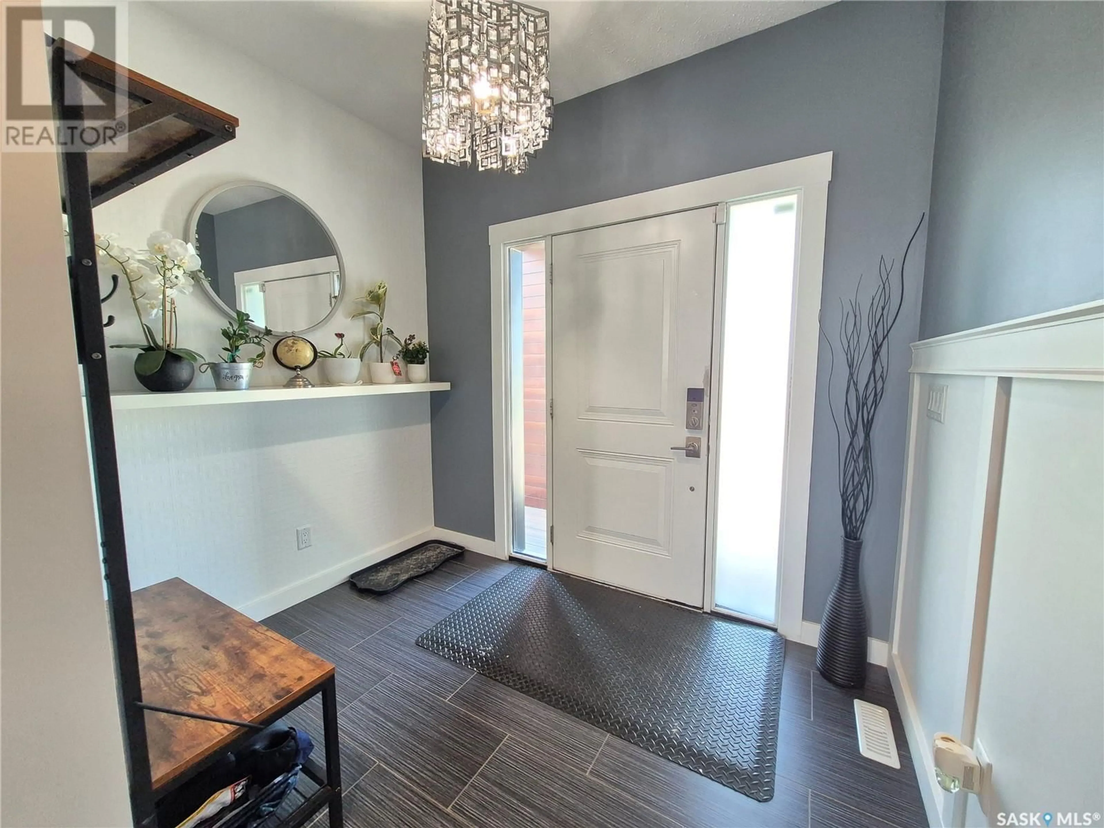 Indoor entryway for 836 MCTAGGART DRIVE, Weyburn Saskatchewan S4H3M6