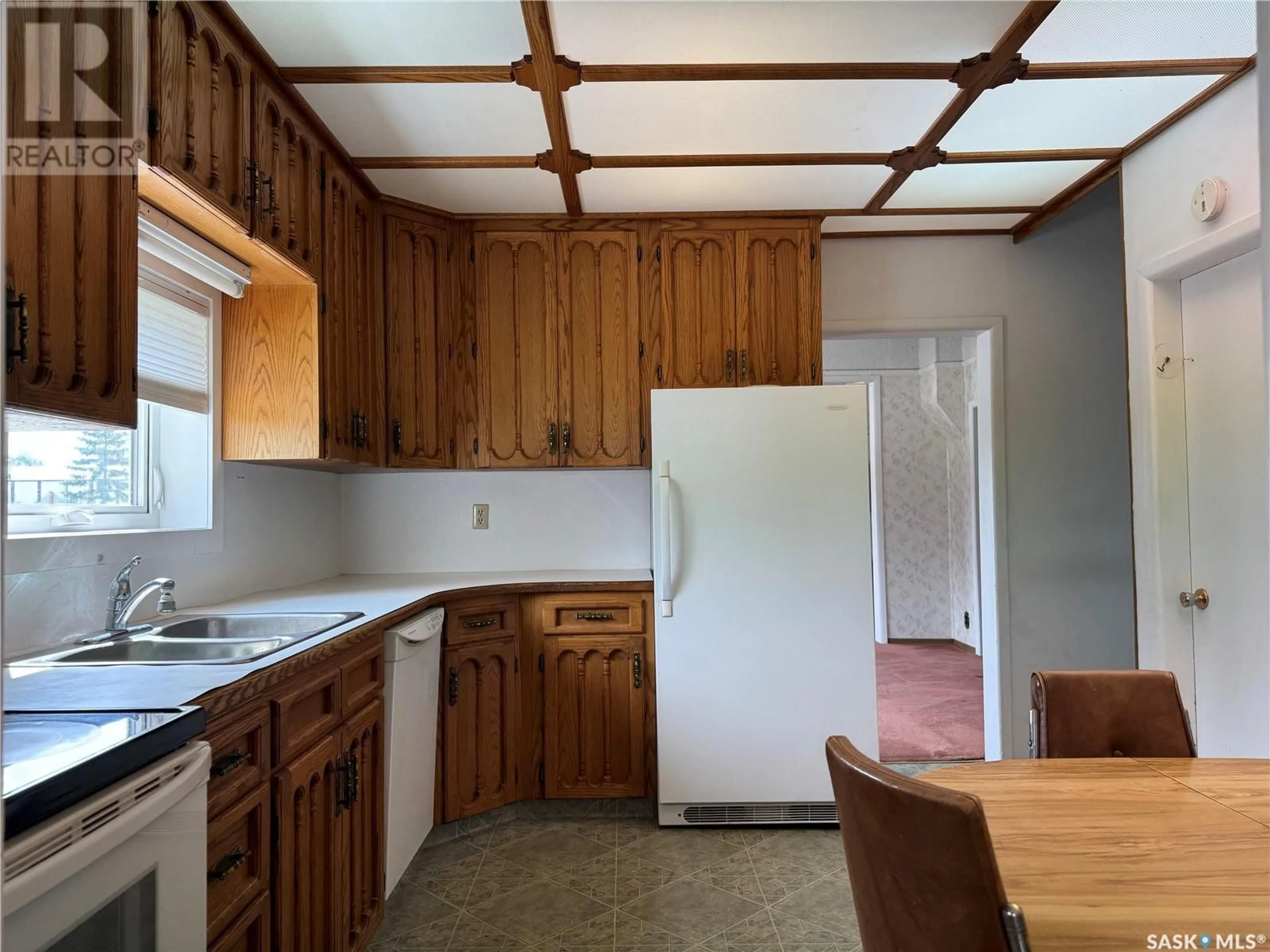 Standard kitchen, wood/laminate floor for 218 4TH STREET, Wynyard Saskatchewan S0A4T0
