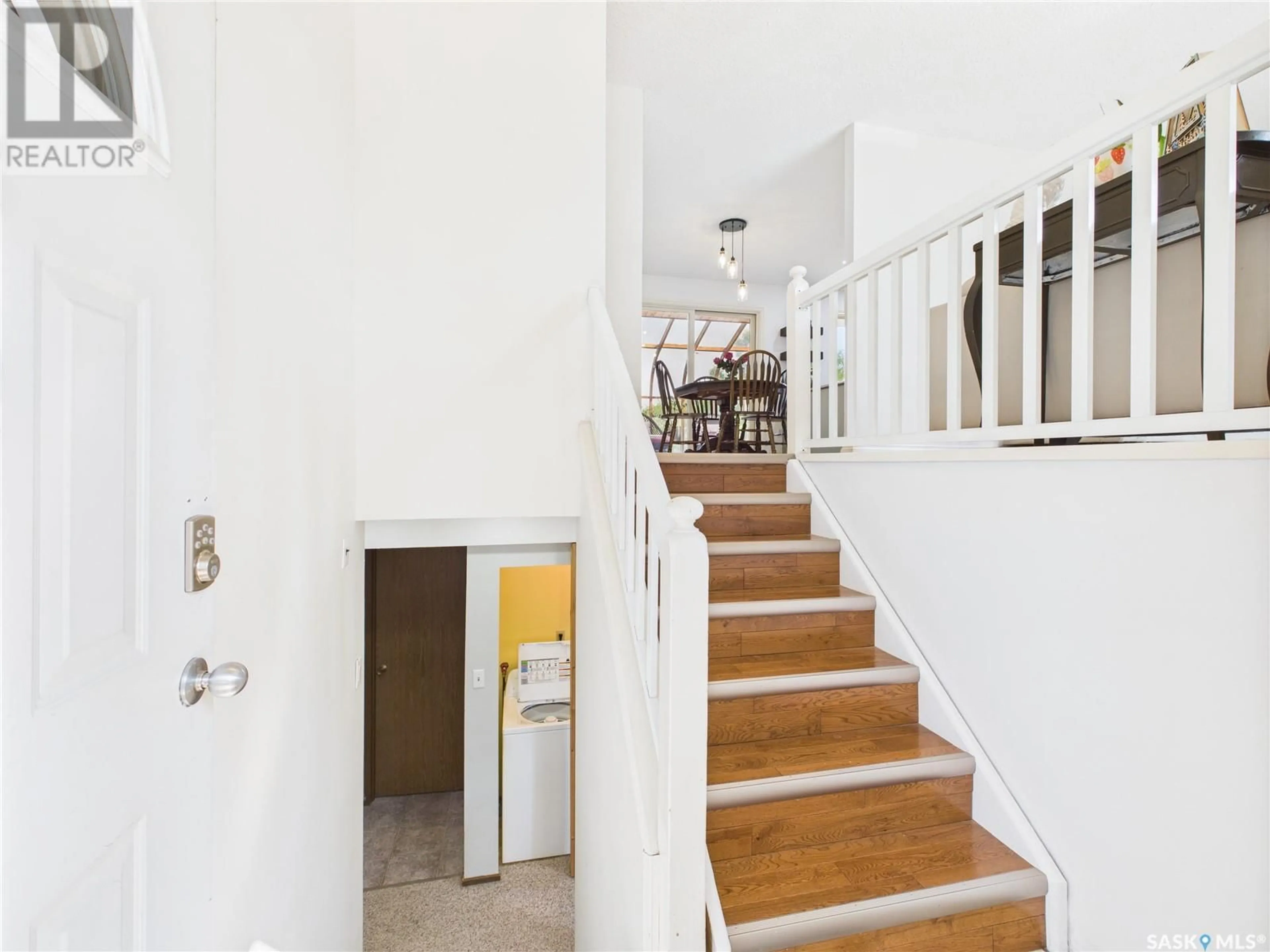 Indoor foyer for 1316 REED BAY, Prince Albert Saskatchewan S6V6R4