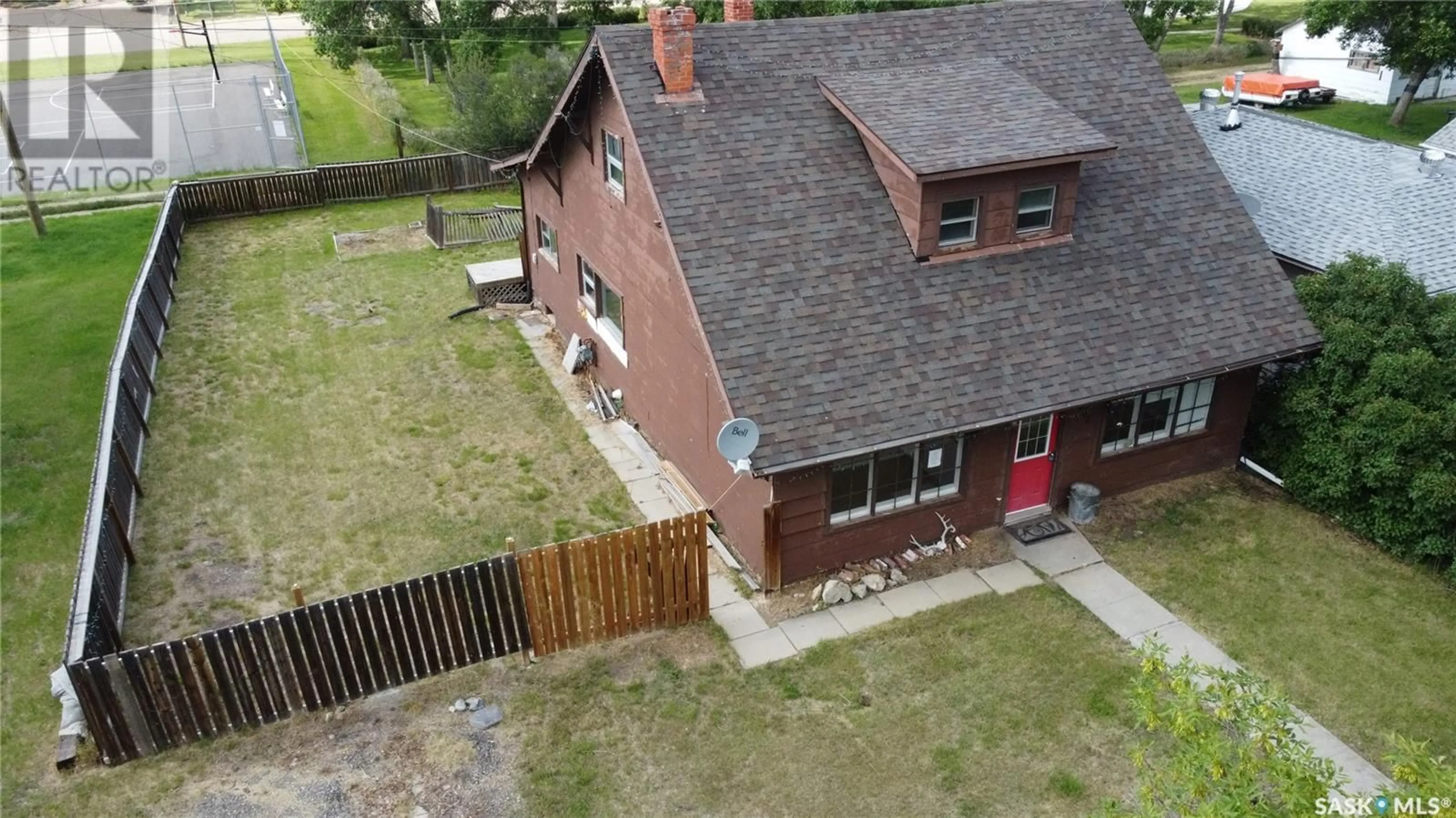 A pic from outside/outdoor area/front of a property/back of a property/a pic from drone, building for 307 CENTRE STREET, Cabri Saskatchewan S0N0J0