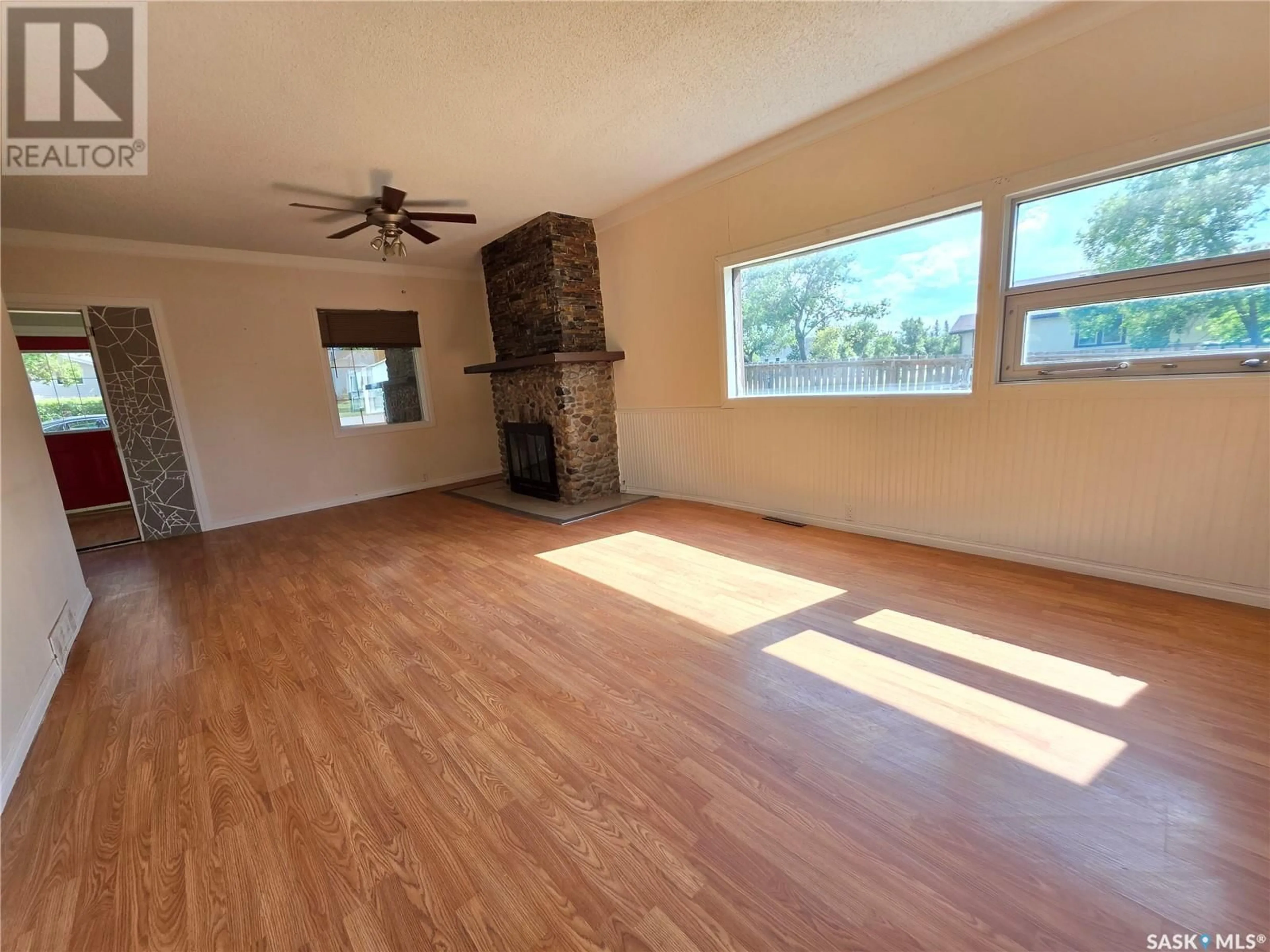 A pic of a room for 307 CENTRE STREET, Cabri Saskatchewan S0N0J0