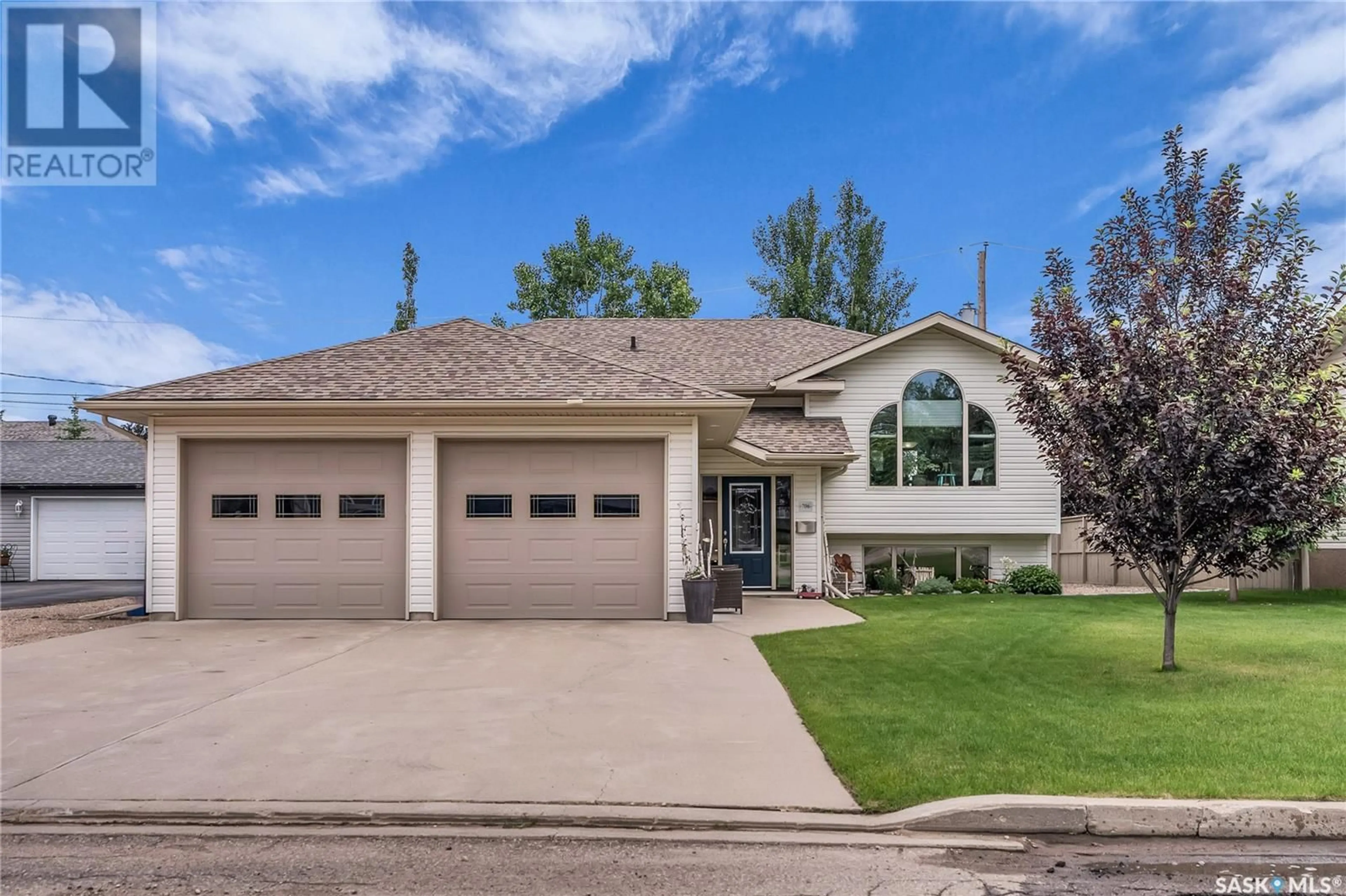 Home with vinyl exterior material, street for 706 CARDINAL COURT, Shellbrook Saskatchewan S0J2E0