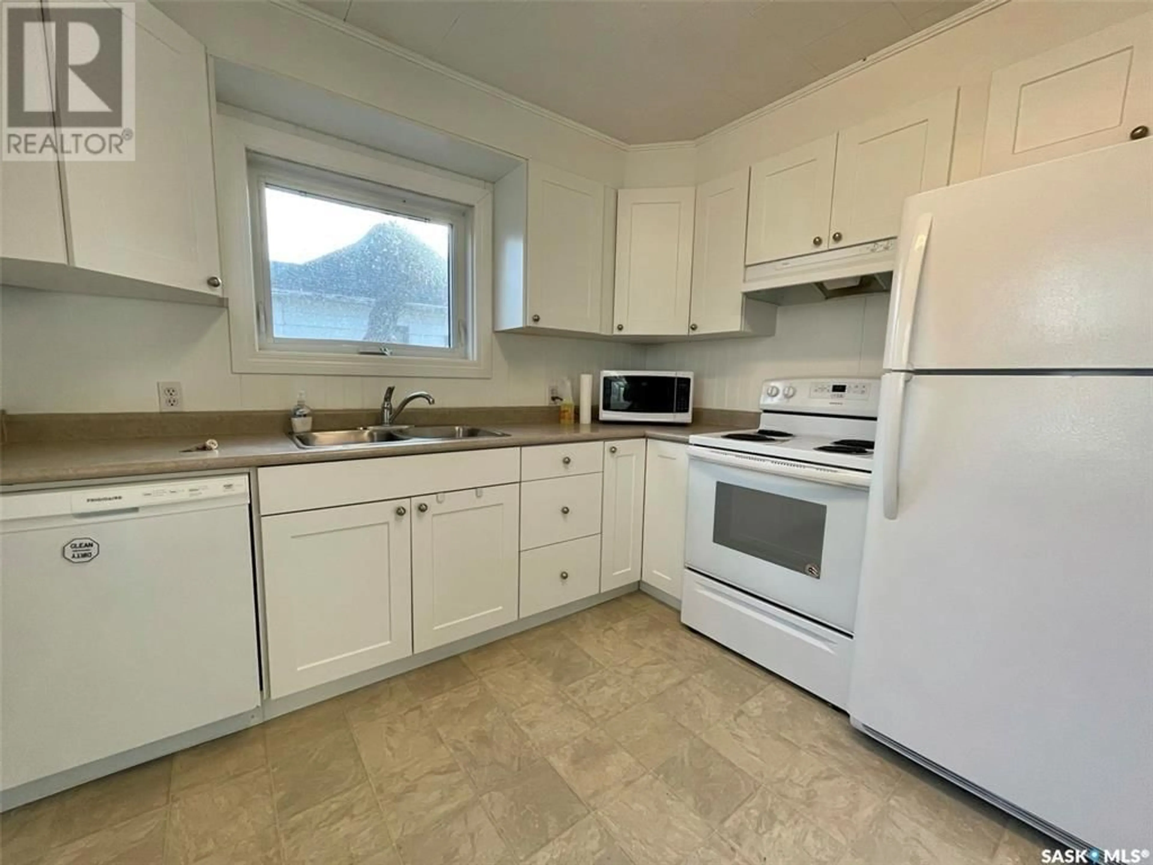 Standard kitchen, unknown for 1121 VALLEY STREET, Estevan Saskatchewan S4A0E3