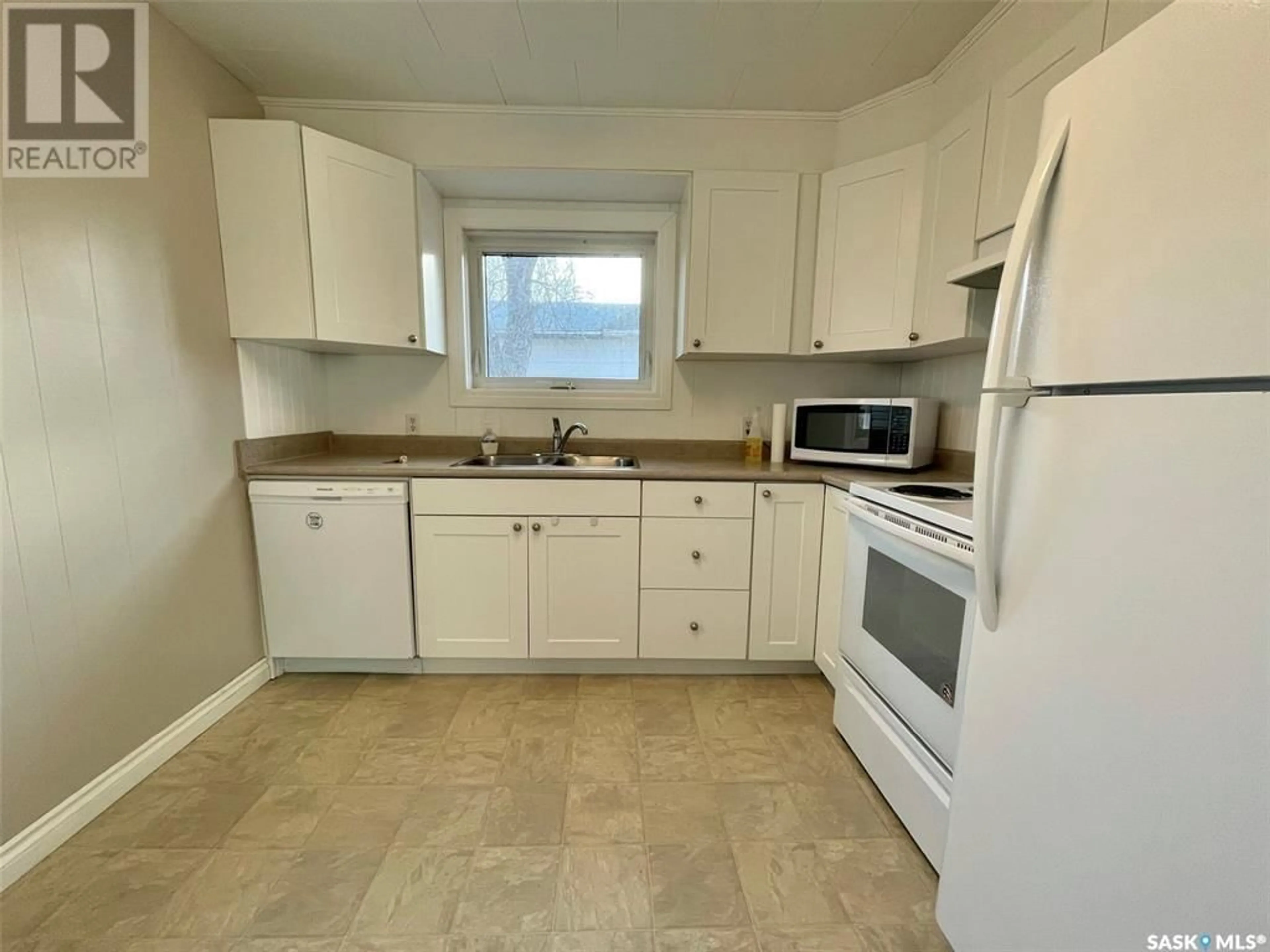 Standard kitchen, unknown for 1121 VALLEY STREET, Estevan Saskatchewan S4A0E3