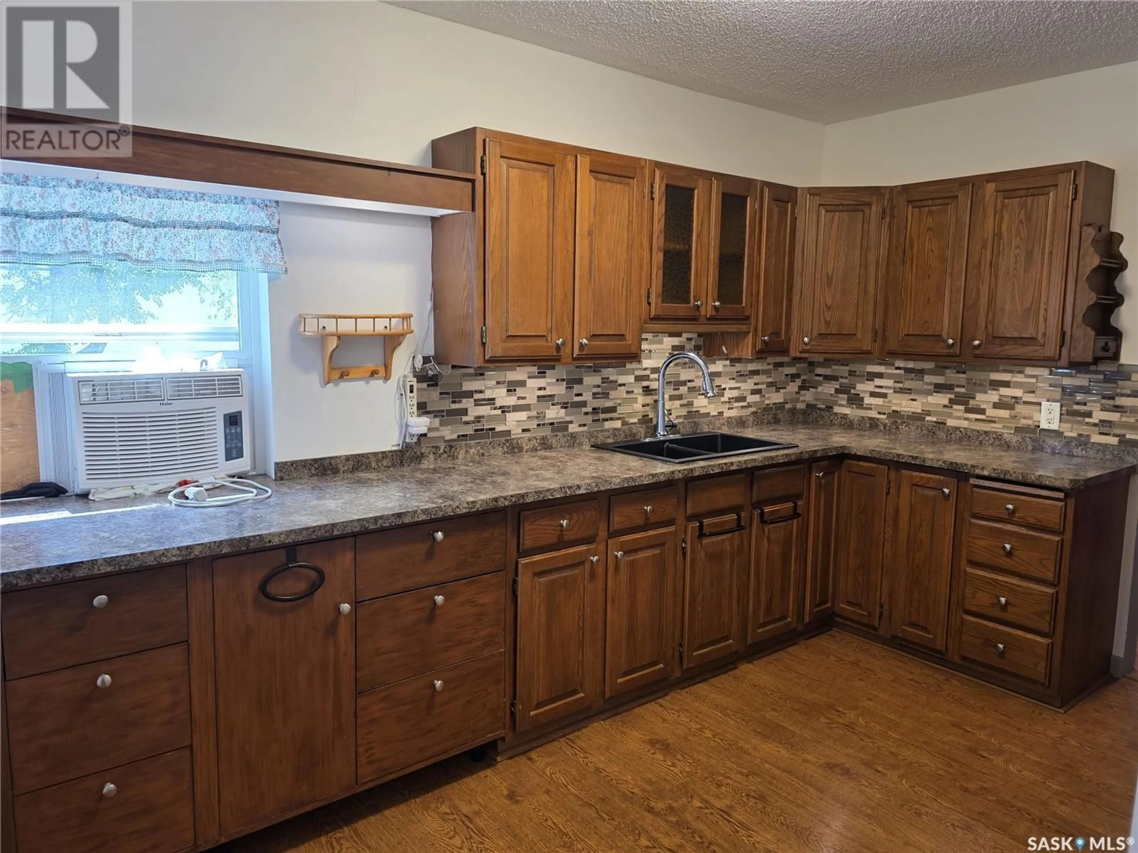 Standard kitchen, unknown for 307 SASKATCHEWAN AVENUE, Strongfield Saskatchewan S0H3Z0