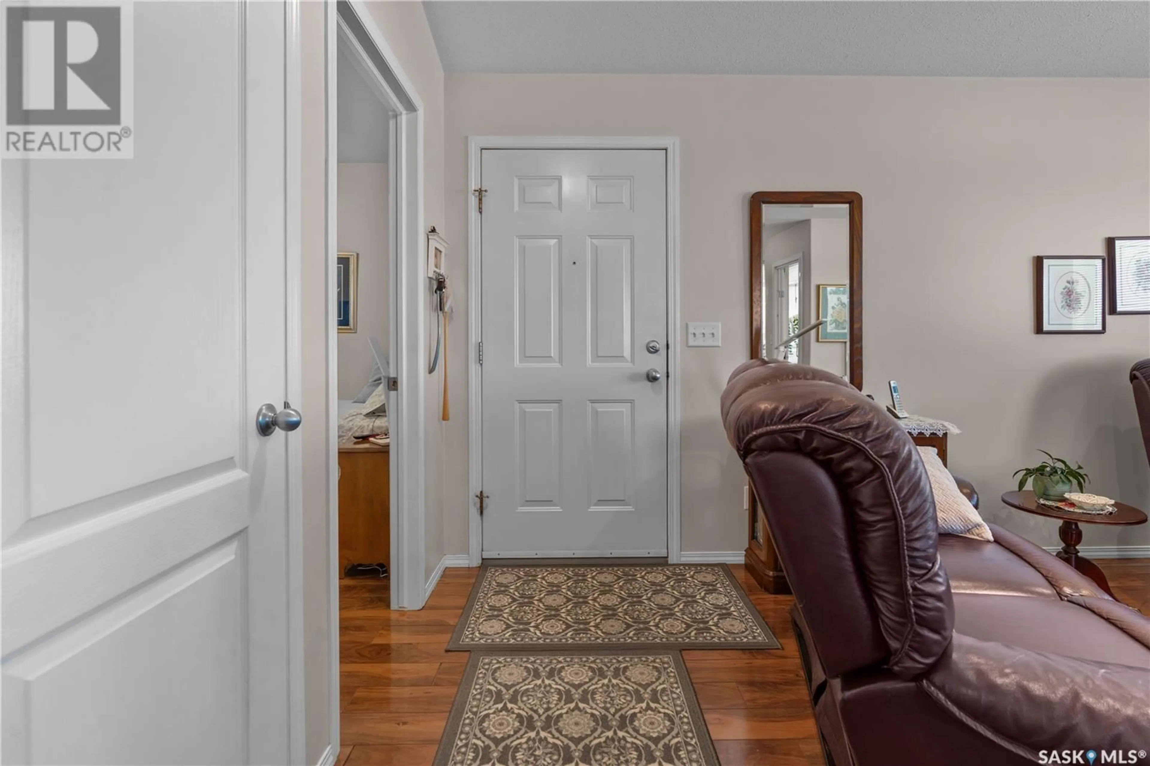 Indoor entryway for 4040 BUCKINGHAM DRIVE, Regina Saskatchewan S4V3A9