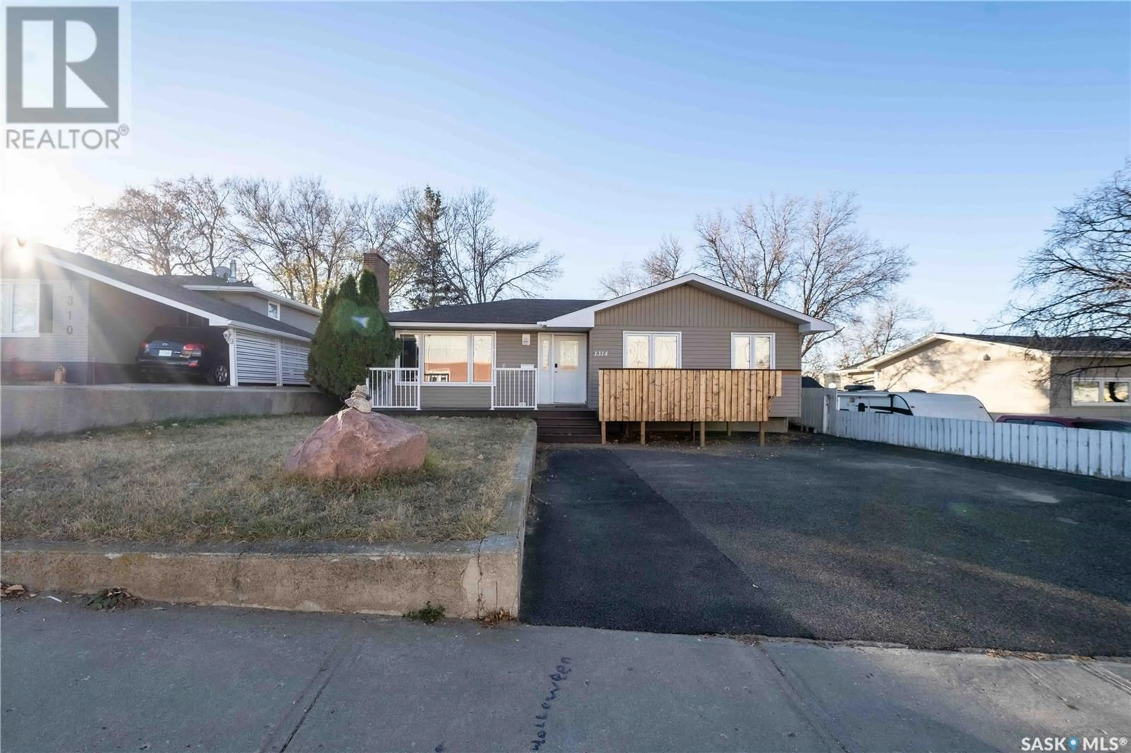 Home with vinyl exterior material, street for 1314 HENLEAZE AVENUE, Moose Jaw Saskatchewan S6H3W2