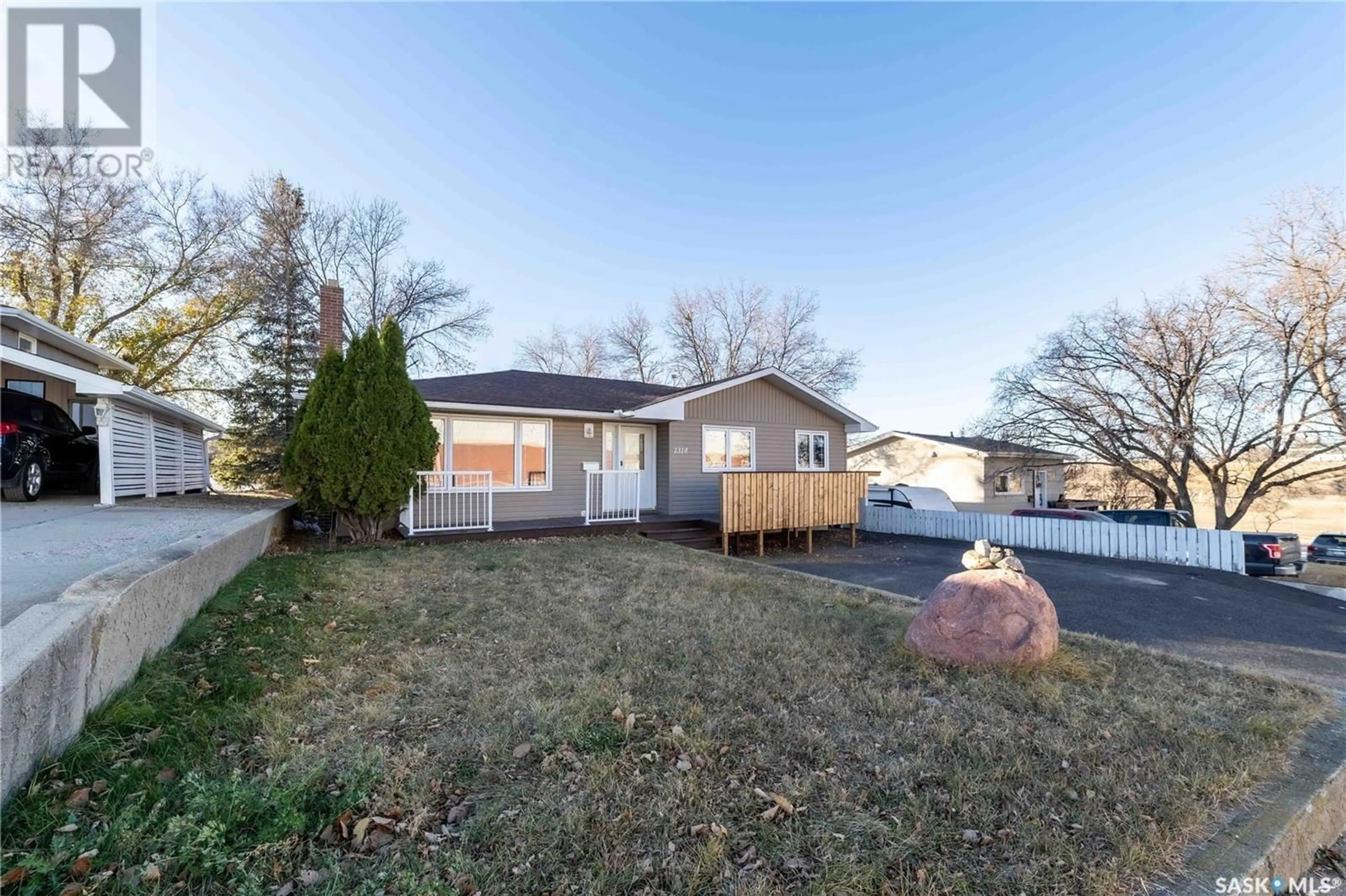 A pic from outside/outdoor area/front of a property/back of a property/a pic from drone, street for 1314 HENLEAZE AVENUE, Moose Jaw Saskatchewan S6H3W2
