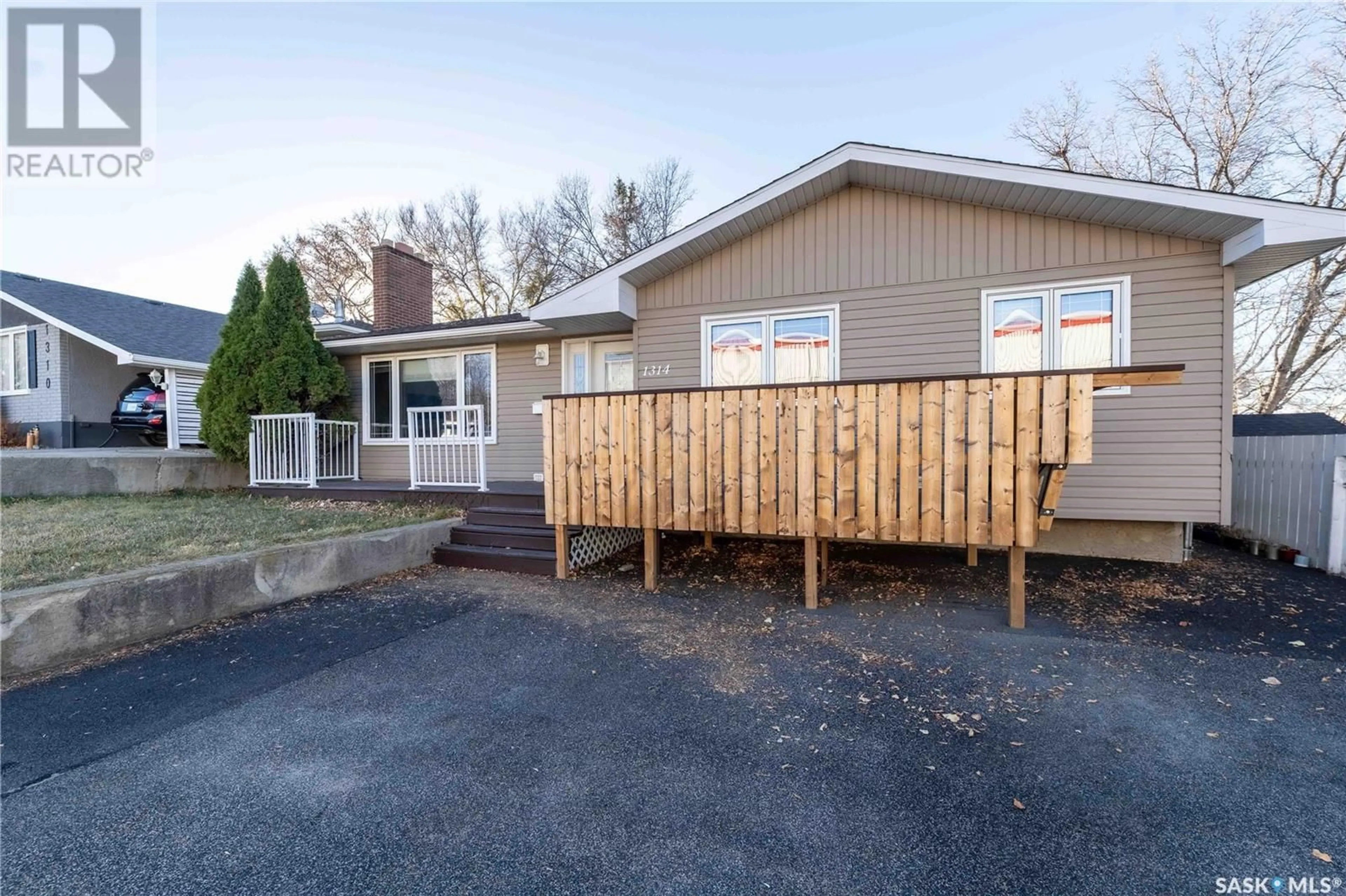 Home with vinyl exterior material, street for 1314 HENLEAZE AVENUE, Moose Jaw Saskatchewan S6H3W2