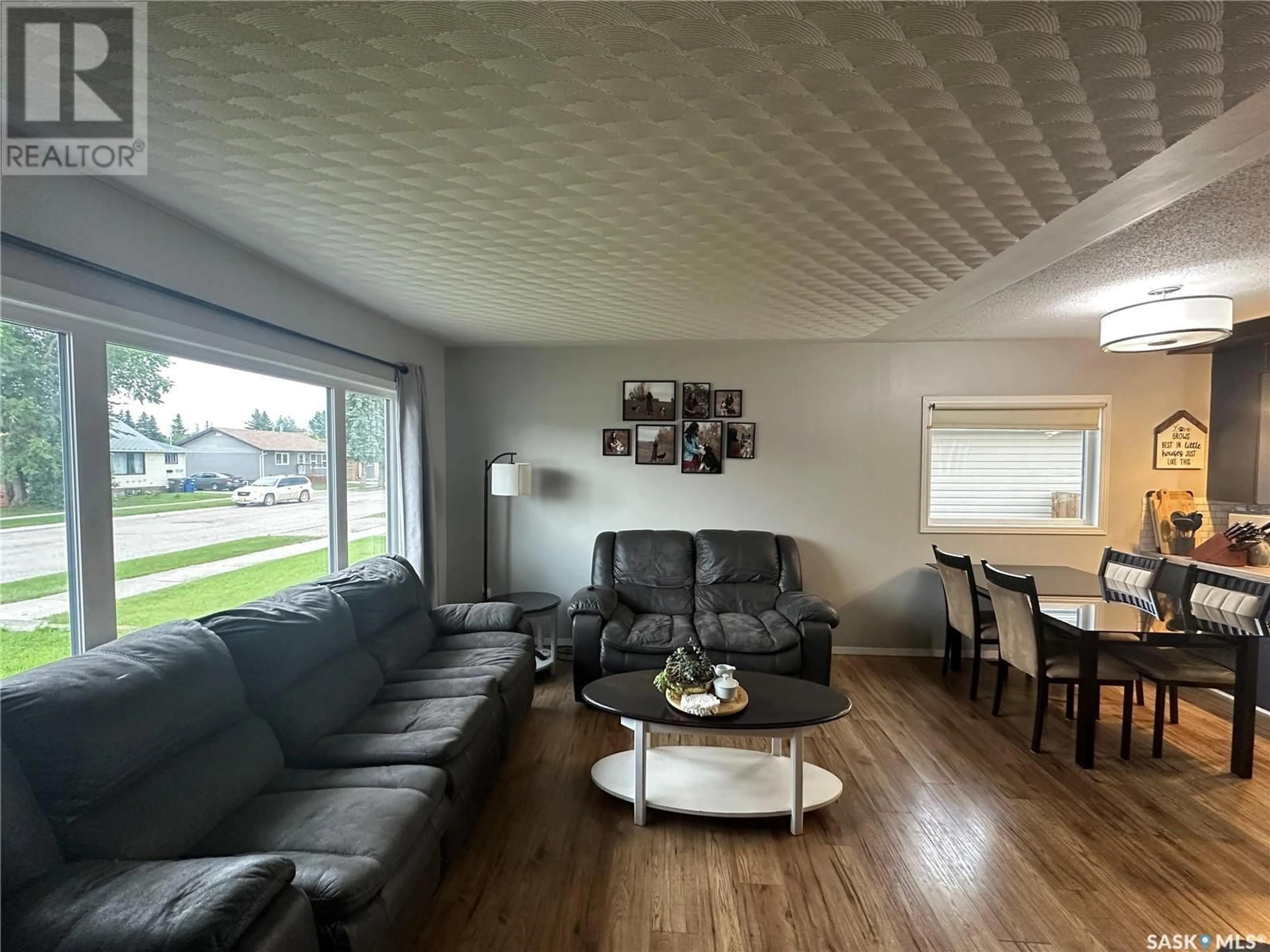 Living room with furniture, wood/laminate floor for 927 11TH STREET, Humboldt Saskatchewan S0K2A0
